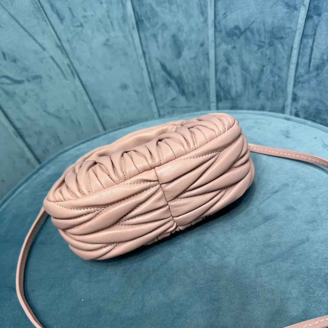 Miu 羊皮 斜挎包 轻便斜挎款