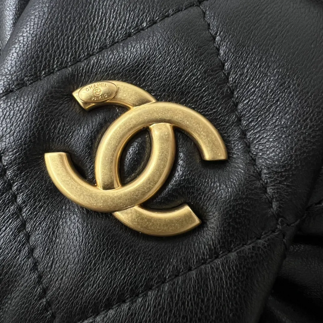 Chanel 黑色小牛皮手提鏈條包 褶皱