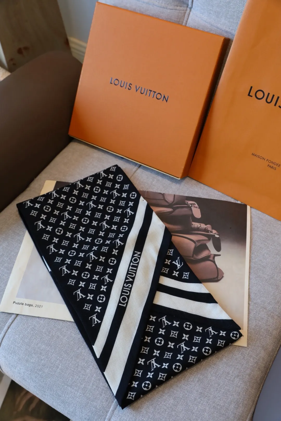 LV 老花 羊绒 Monogram 丝巾 优雅搭配款