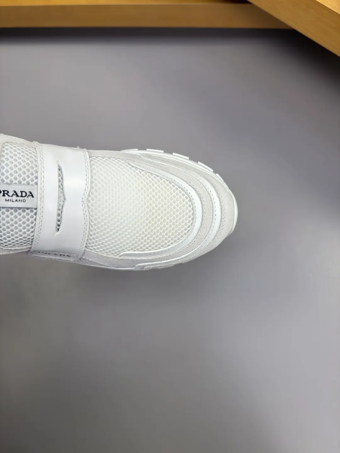 PRADA 牛皮 帆布 Logo 运动鞋 休闲运动款