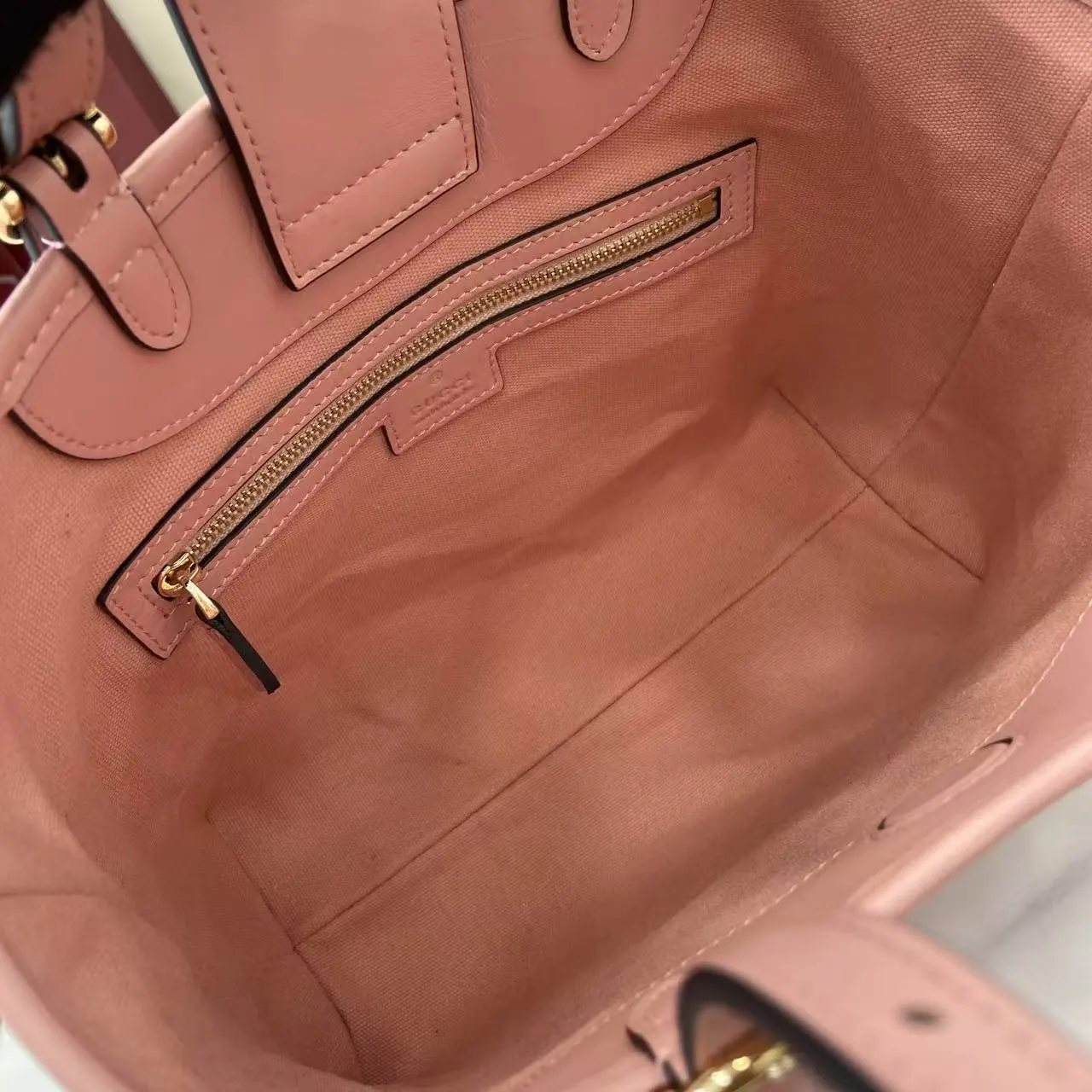 Gucci GG Emblem 粉色 金色 皮革 托特包 大容量托特款