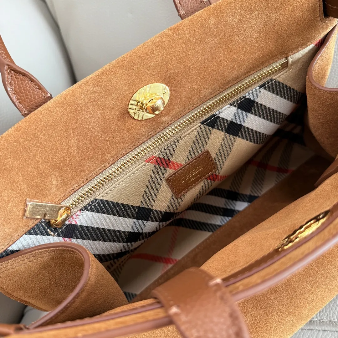 Burberry 米色 经过细腻打磨处理 呈现柔软觸感 托特包 大容量托特款
