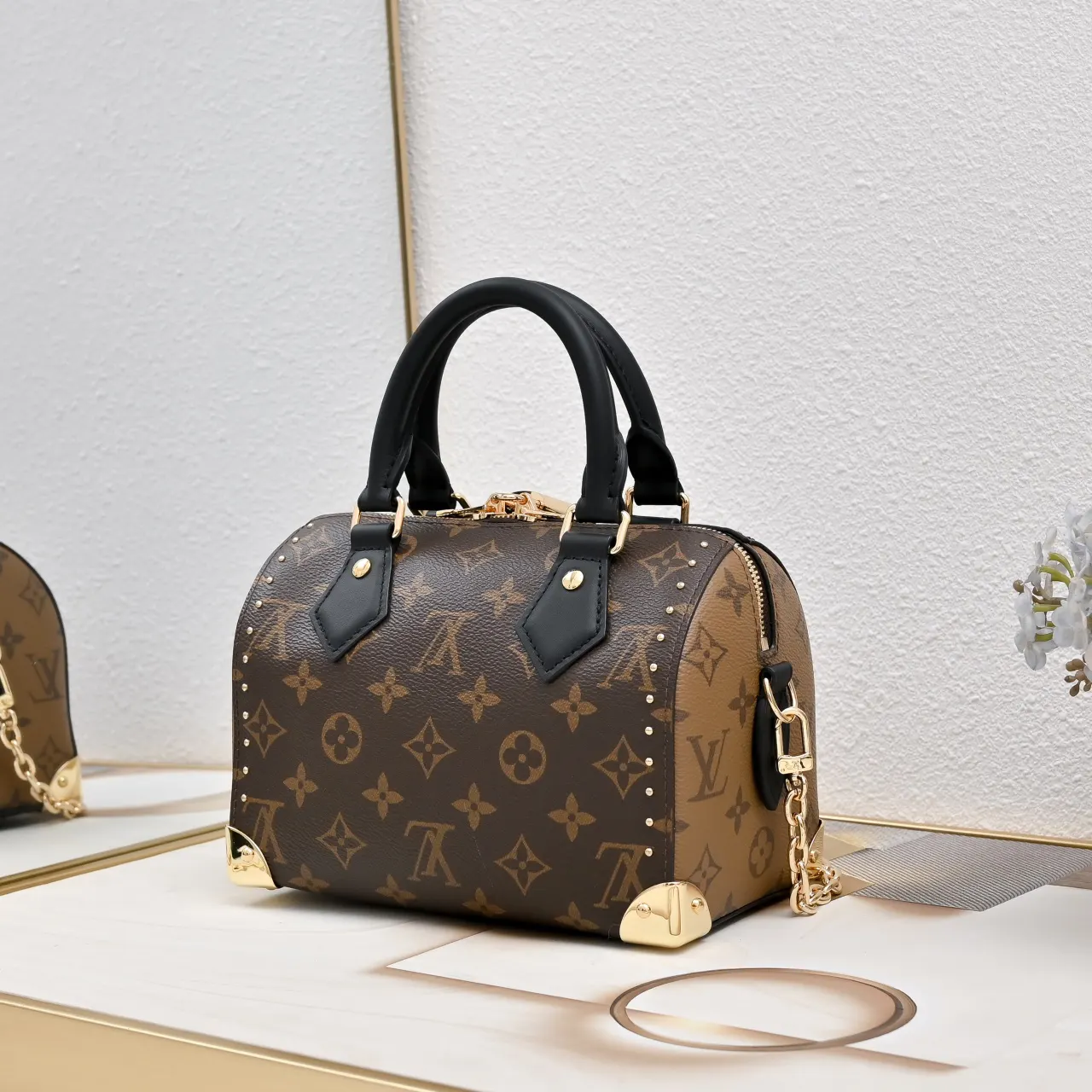 LV Speedy chain bag, shoulder crossbody Image 4 LV Speedy chain bag, shoulder crossbody Image 4