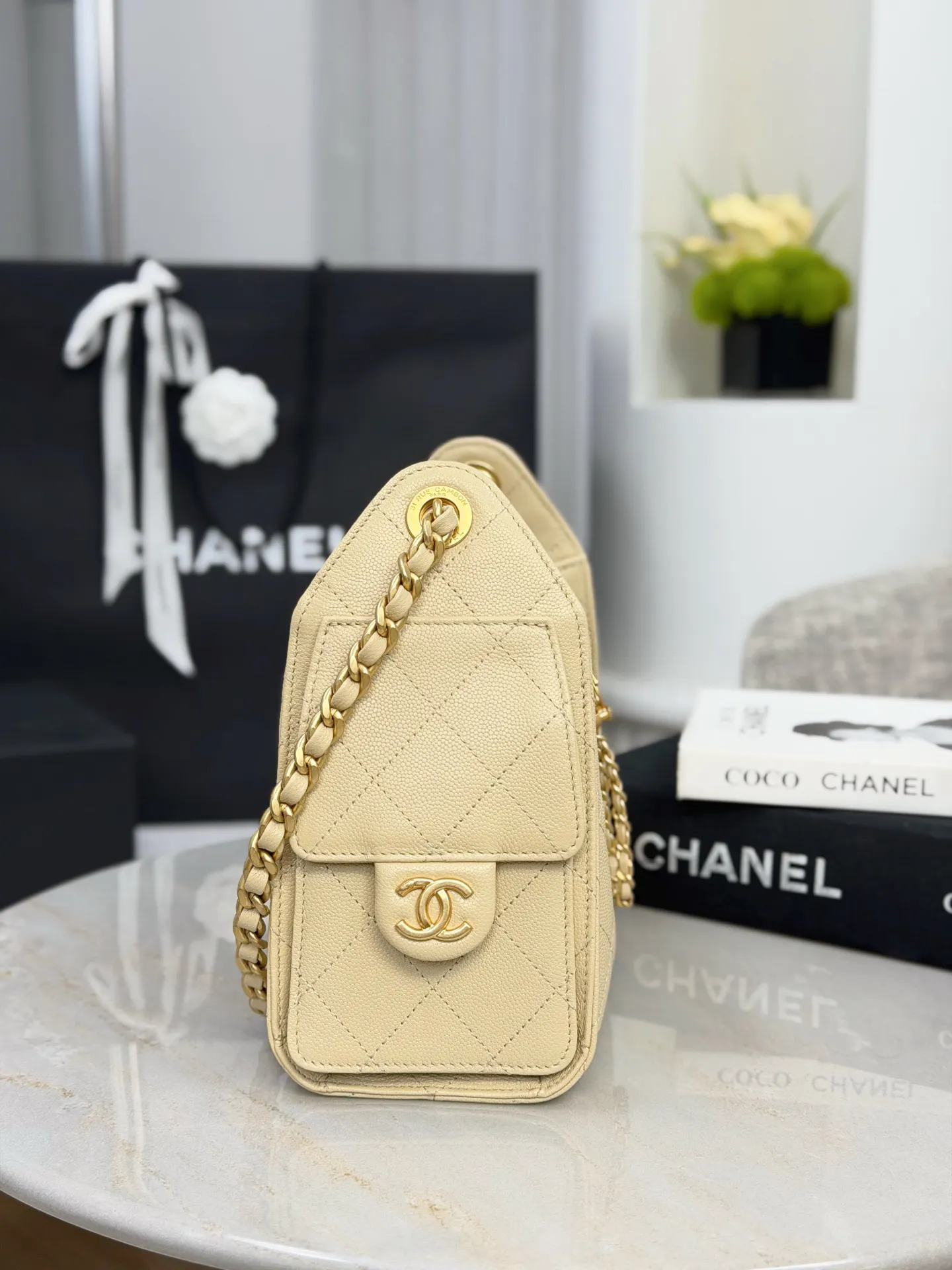 Chanel 22 金色 皮革 斜背包
