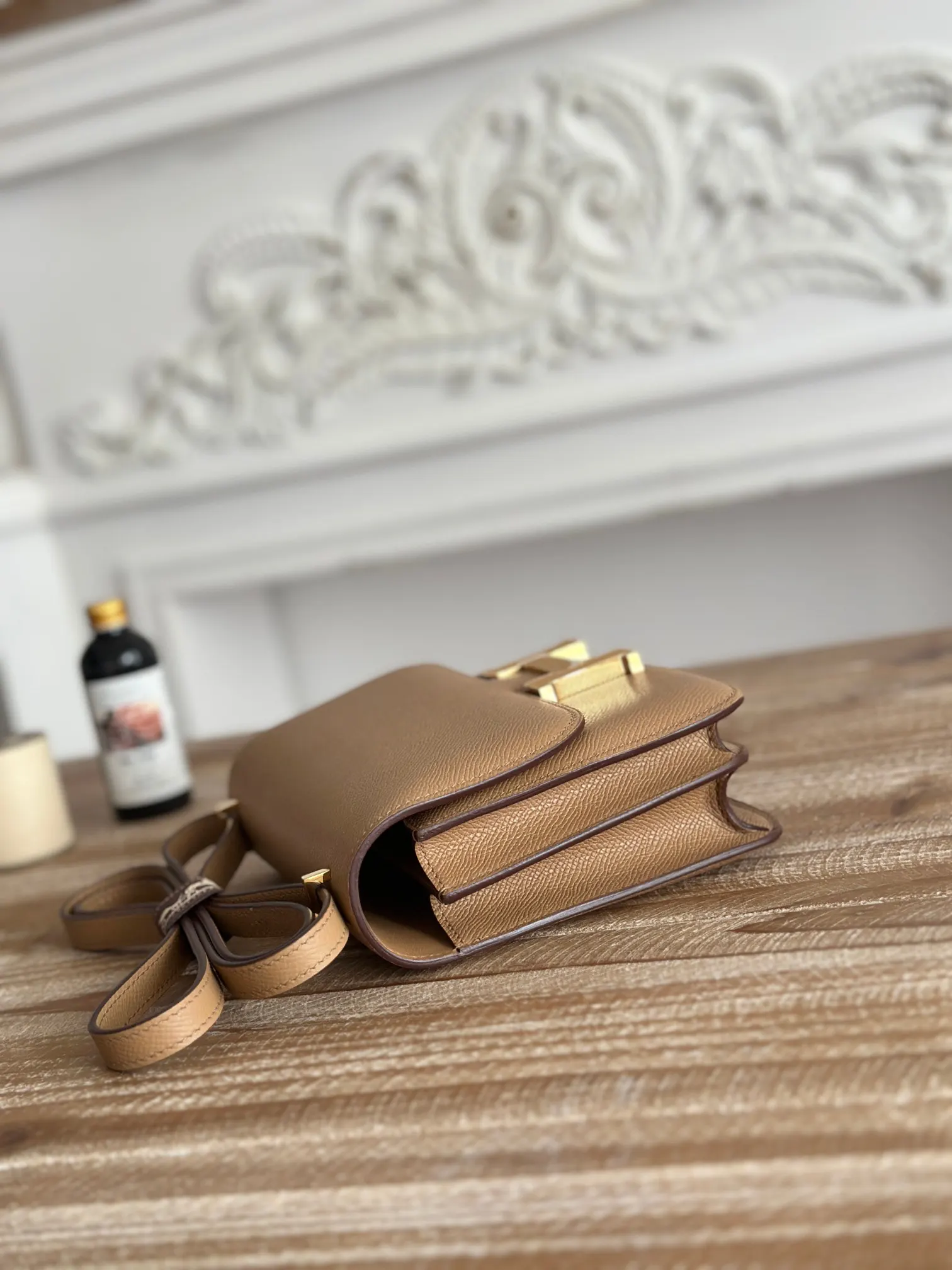 Hermès Constance 奶茶色 Epsom掌纹牛皮 斜挎包 19cm