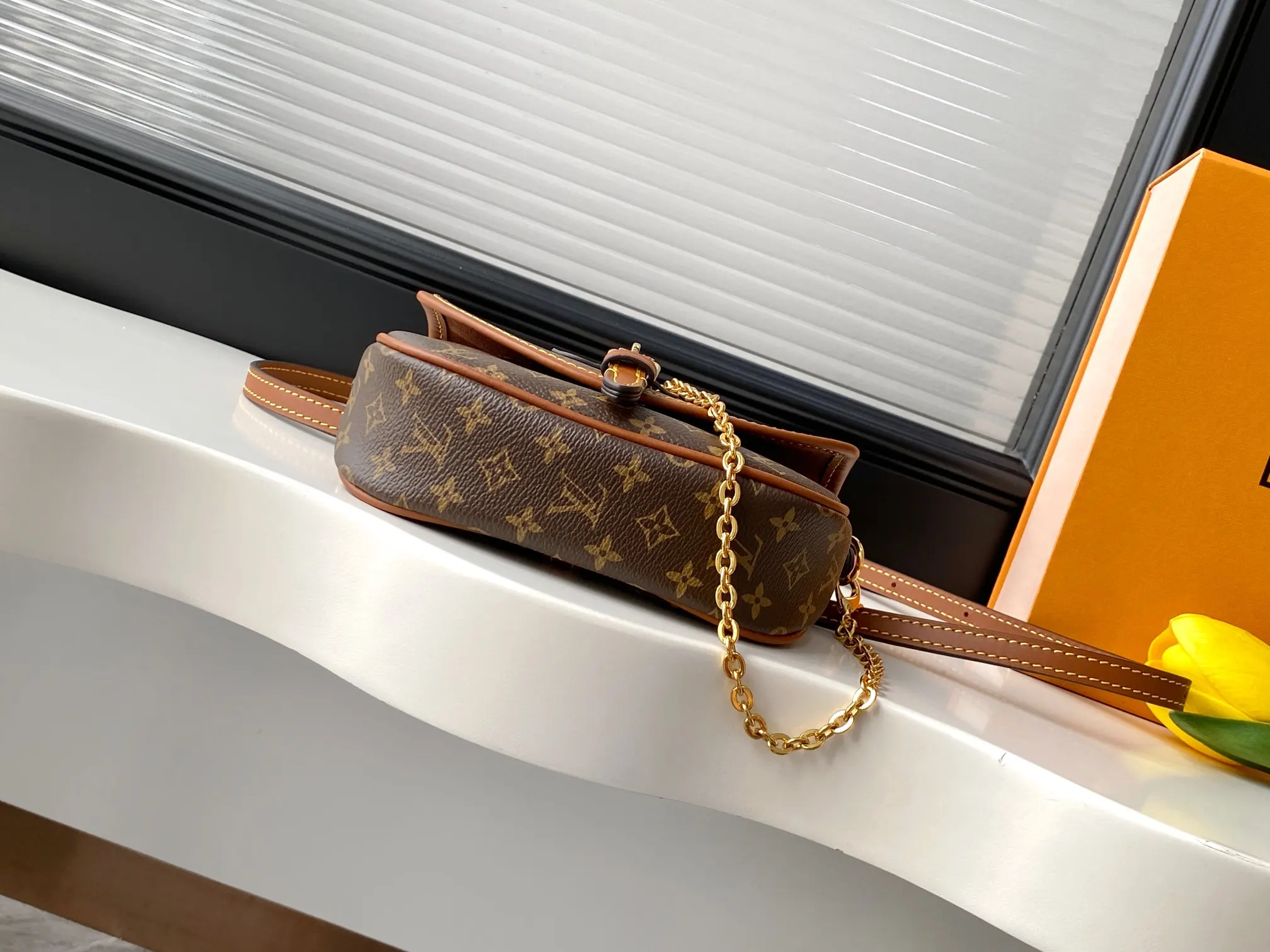 Chain Bag Leather