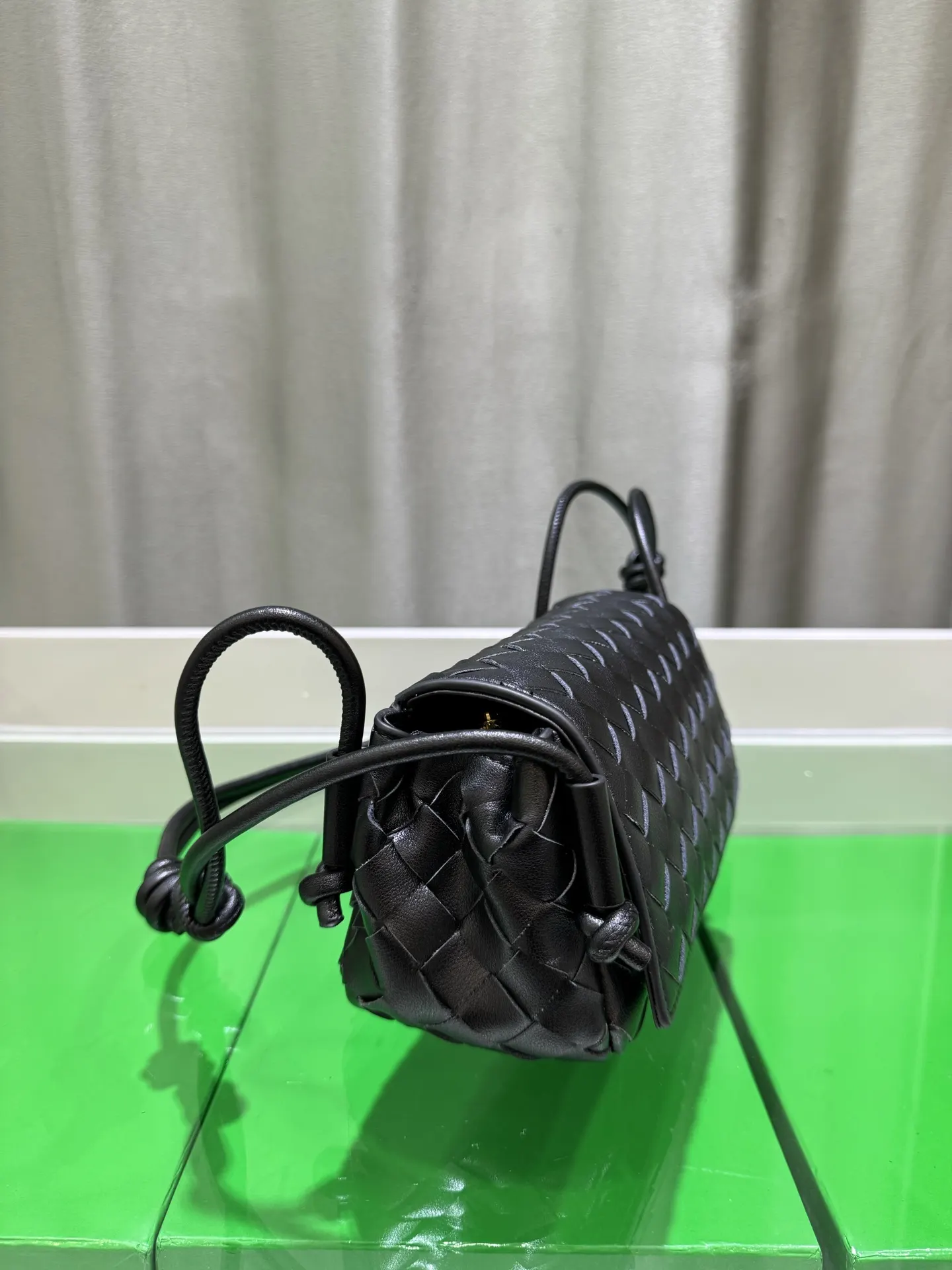Bottega Veneta 小牛皮 腋下包 復古腋下背款
