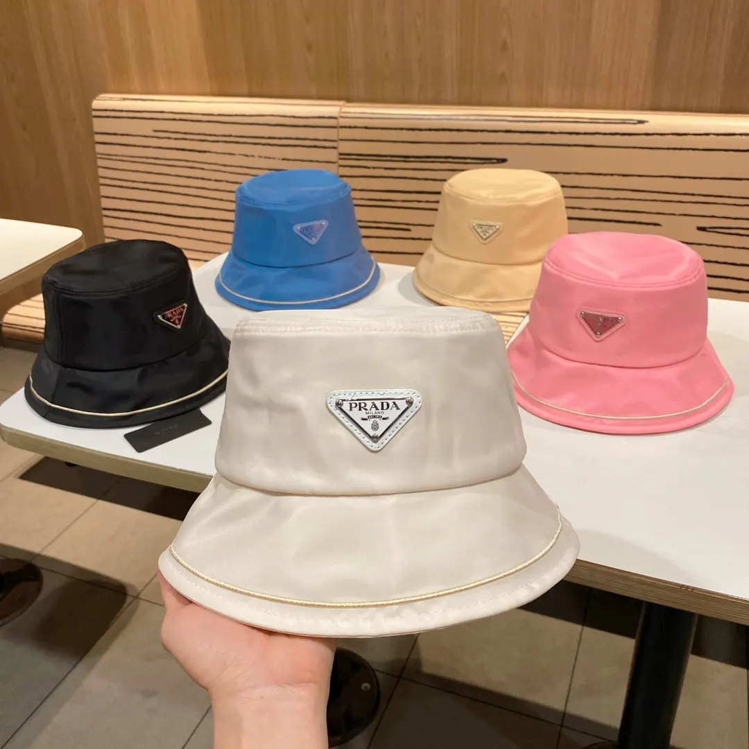 Prada 帽子 精致搭配