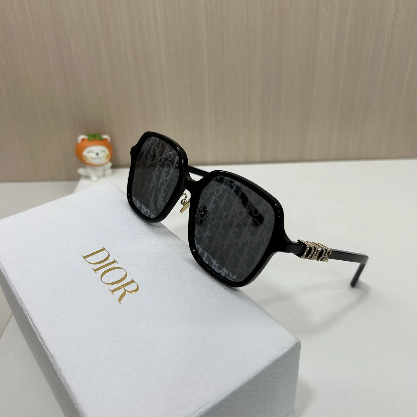 Dior 棕色方框太阳镜 复古遮阳
