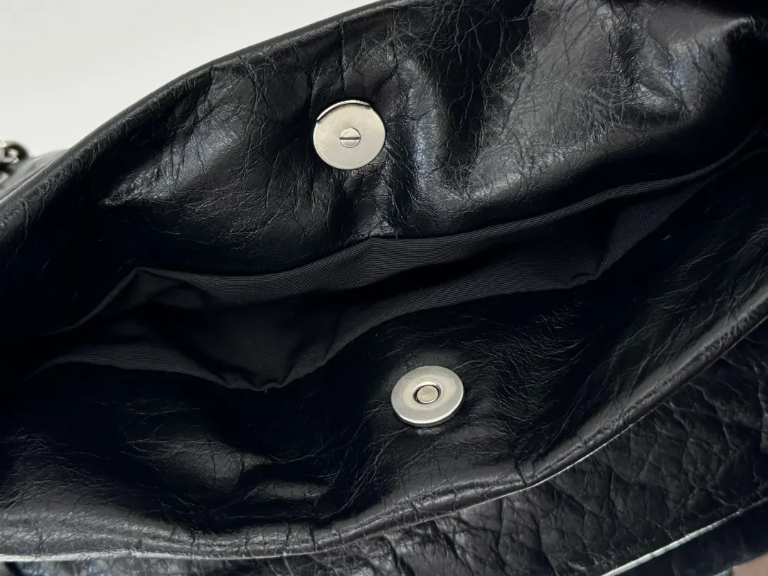 Balenciaga Monaco 黑银 牛皮 單肩包 日常搭配(數字11) Balenciaga Monaco 黑银 牛皮 單肩包 日常搭配(數字11)