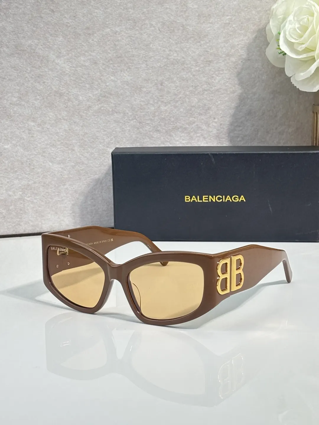 Balenciaga BB0321S 太阳镜 精致搭配