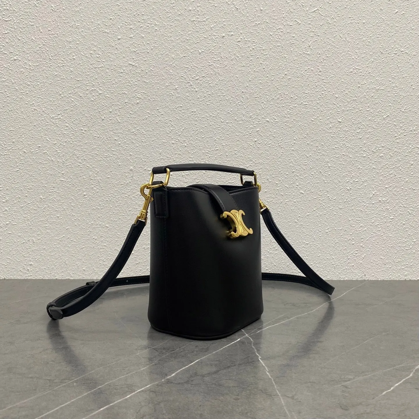 黑色 金色 小牛皮 CE家 mini桶包 Louise 采 水桶包 休閒水桶款