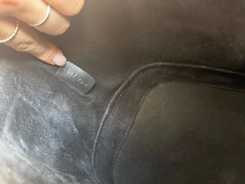 黑色 牛皮 cuir水桶包 黑色 凯旋门浮雕全皮斜挎水桶 低调简 休闲水桶款