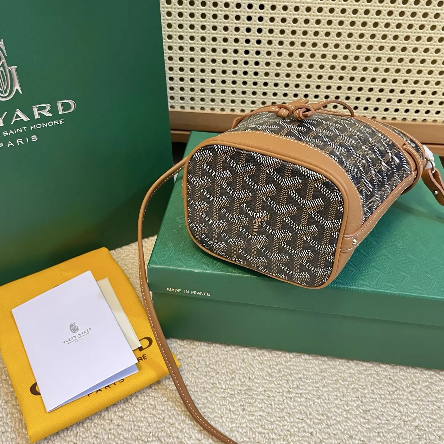 Goyard 皮革 轻盈小巧去始终保持标志性水桶百搭造型 水桶包 休閒水桶款