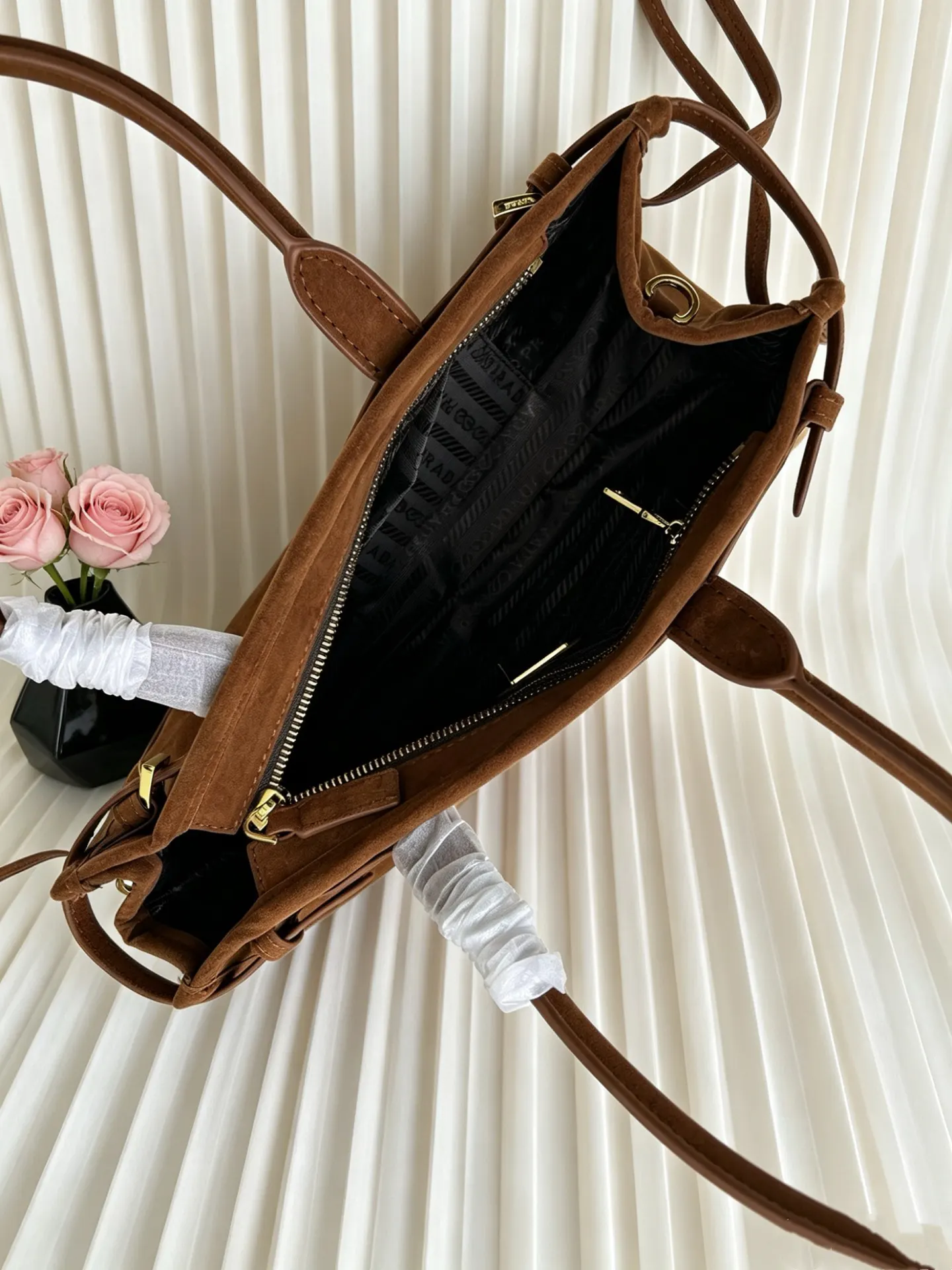 PRADA 棕色麂皮手提斜挎包