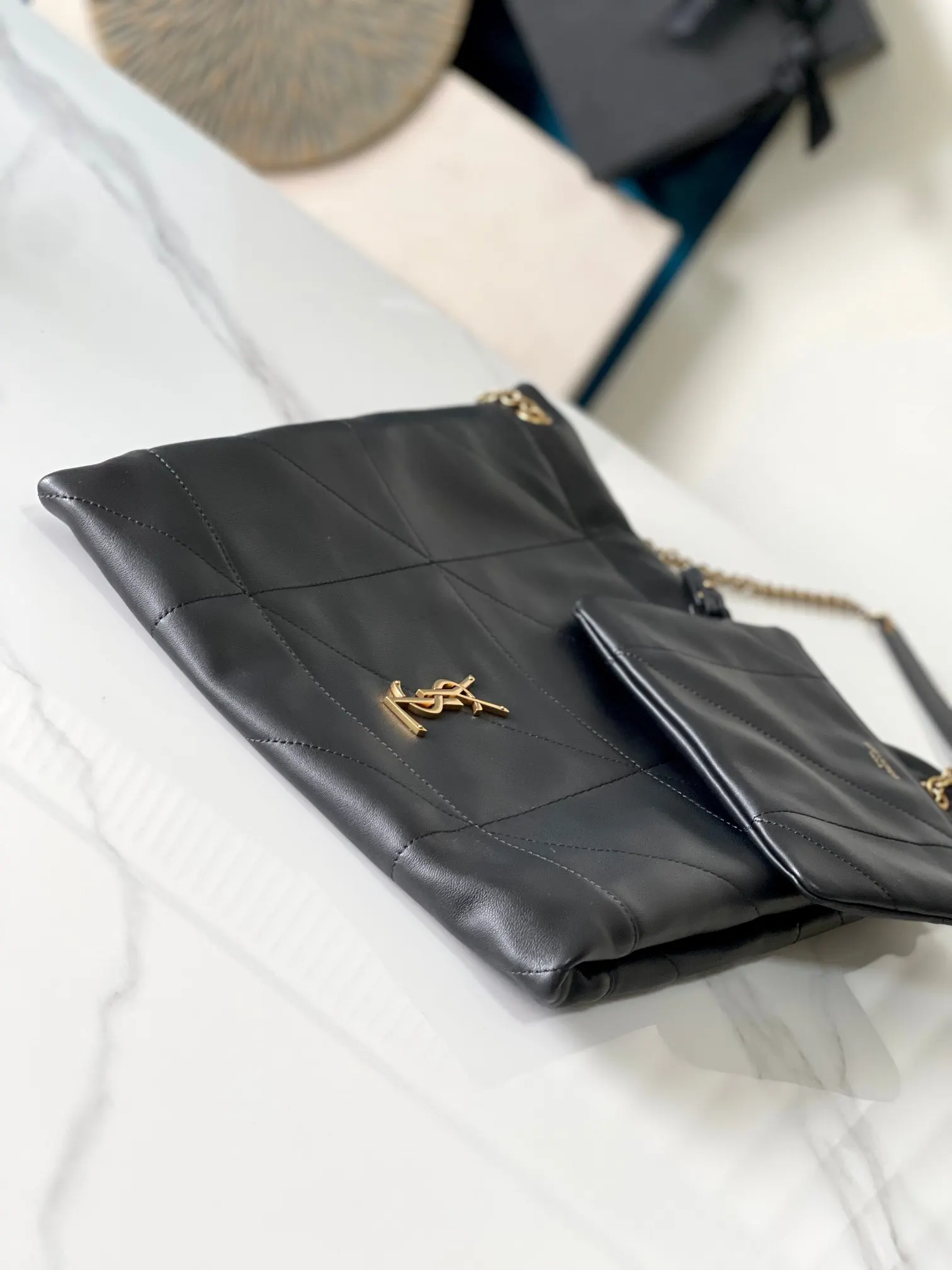 YSL 羊皮 Pochon 垃圾袋 该尺寸不 鏈條包 精致鏈條款