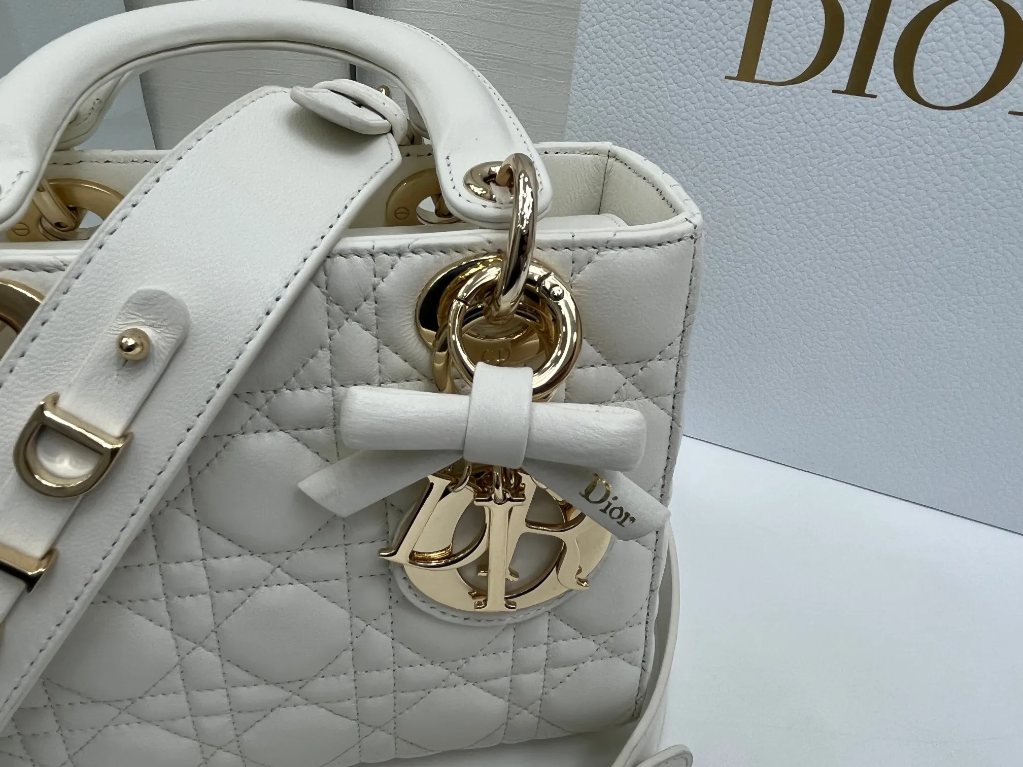 Dior Lady Dior 粉色藤格纹手提斜挎包 小号款 通勤款