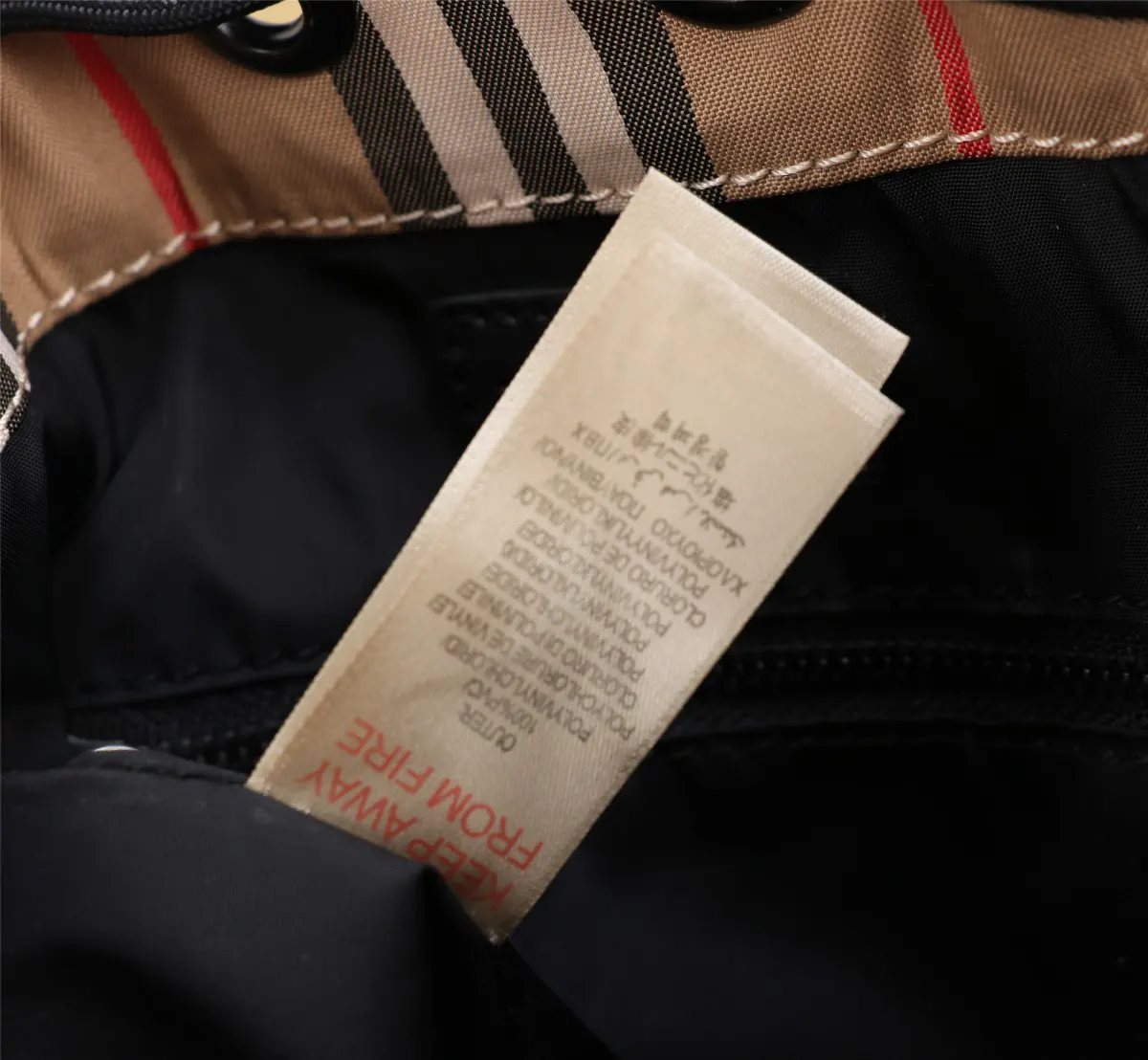 空间大容易收納 手提皮带 还有肩背皮带 水桶包 休閒水桶款