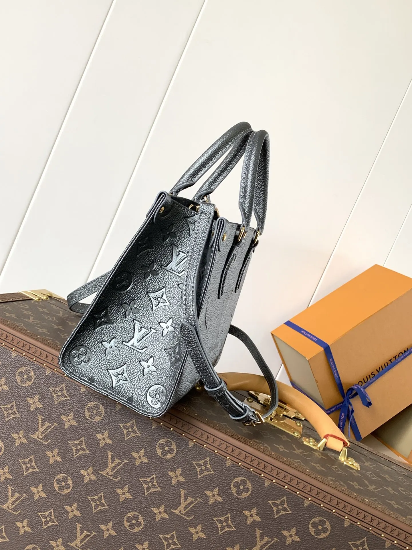 LV 灰色 牛皮 枪灰色 头层牛皮 收纳包 旅行收纳款