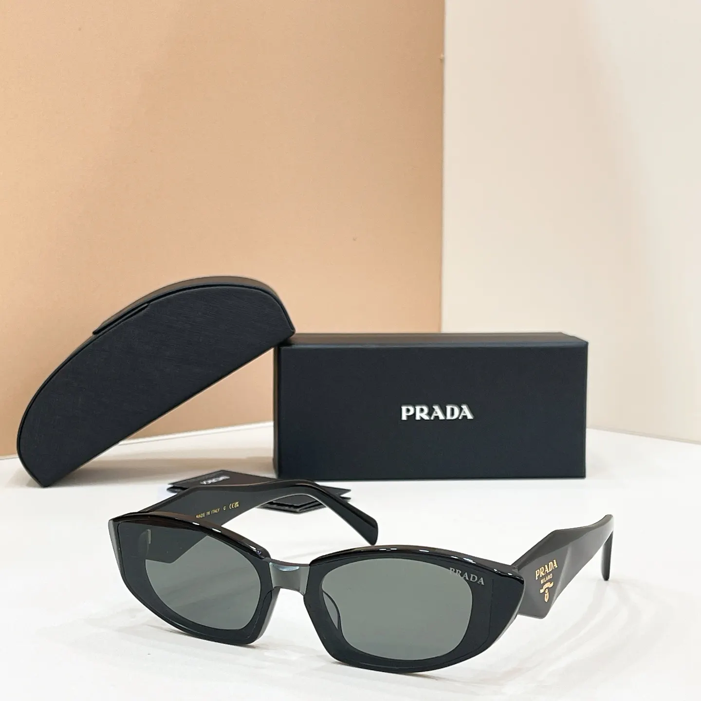 PRADA PR 2150S 太阳眼镜 时尚遮阳款