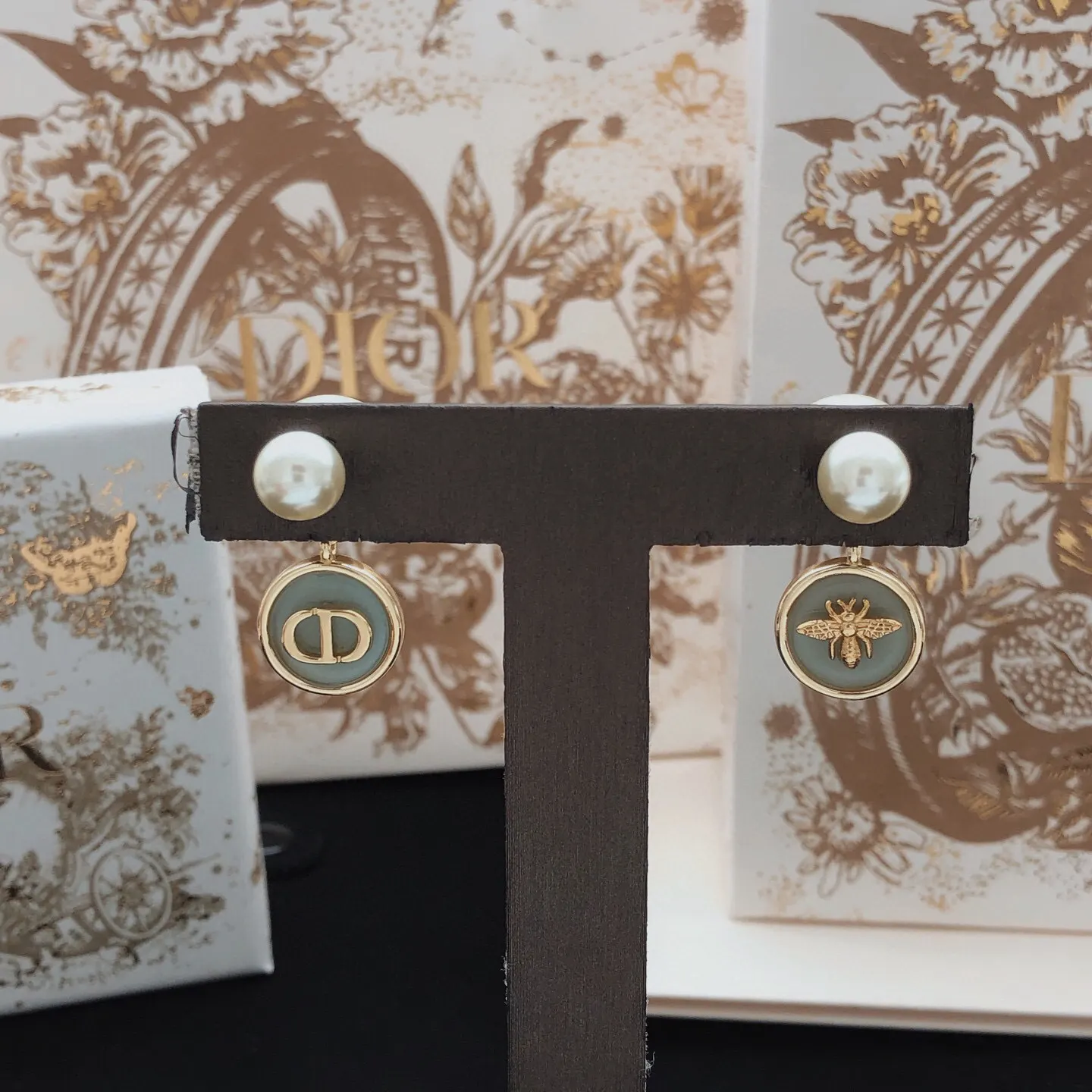 Dior 绿色 圆形 耳钉 小巧点缀款