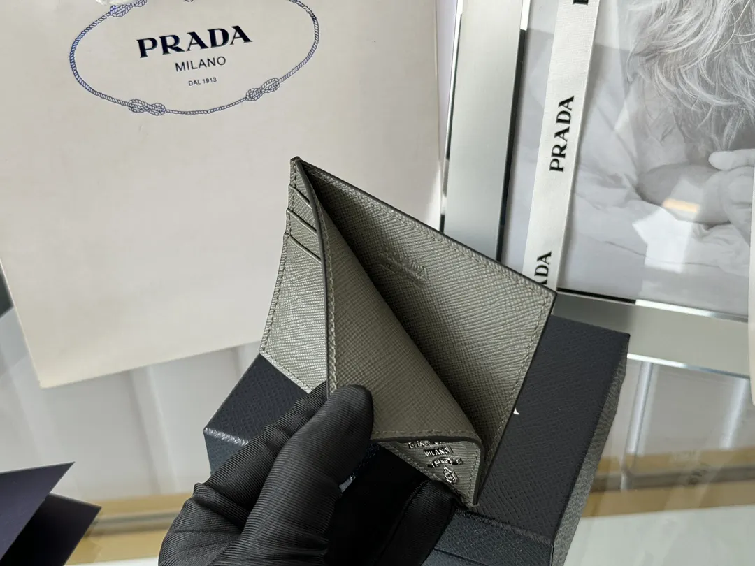 Prada Saffiano 2MC223 皮革 卡包