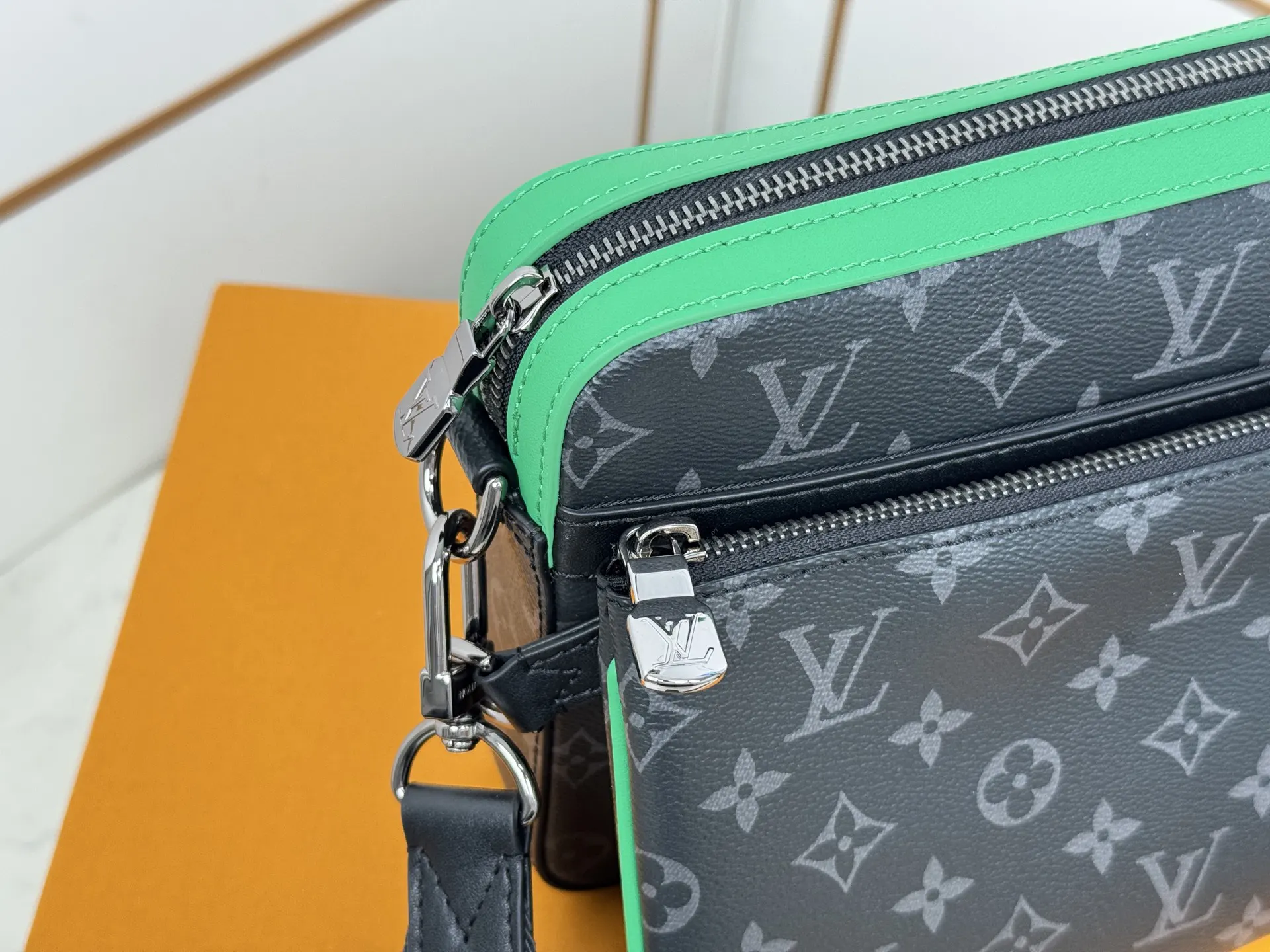 Green Crossbody Bag Lightweight Leather
