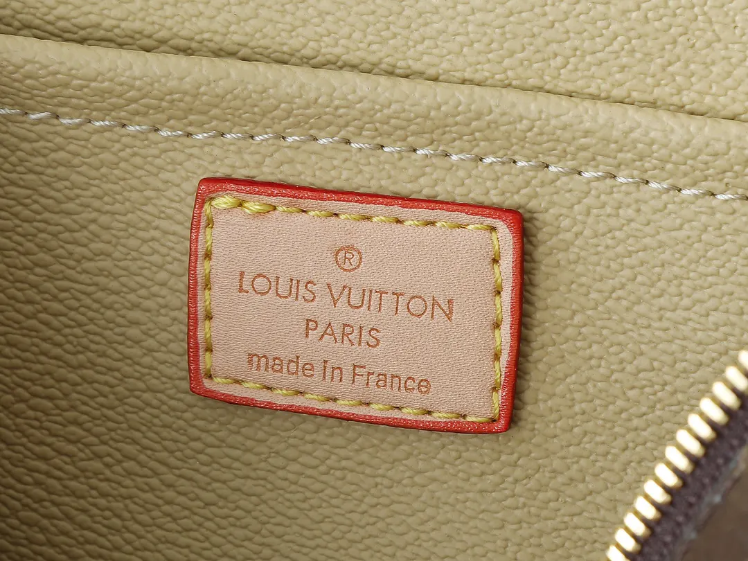 Louis Vuitton Cosmetic Pouch Leather Image 9 Louis Vuitton Cosmetic Pouch Leather Image 9