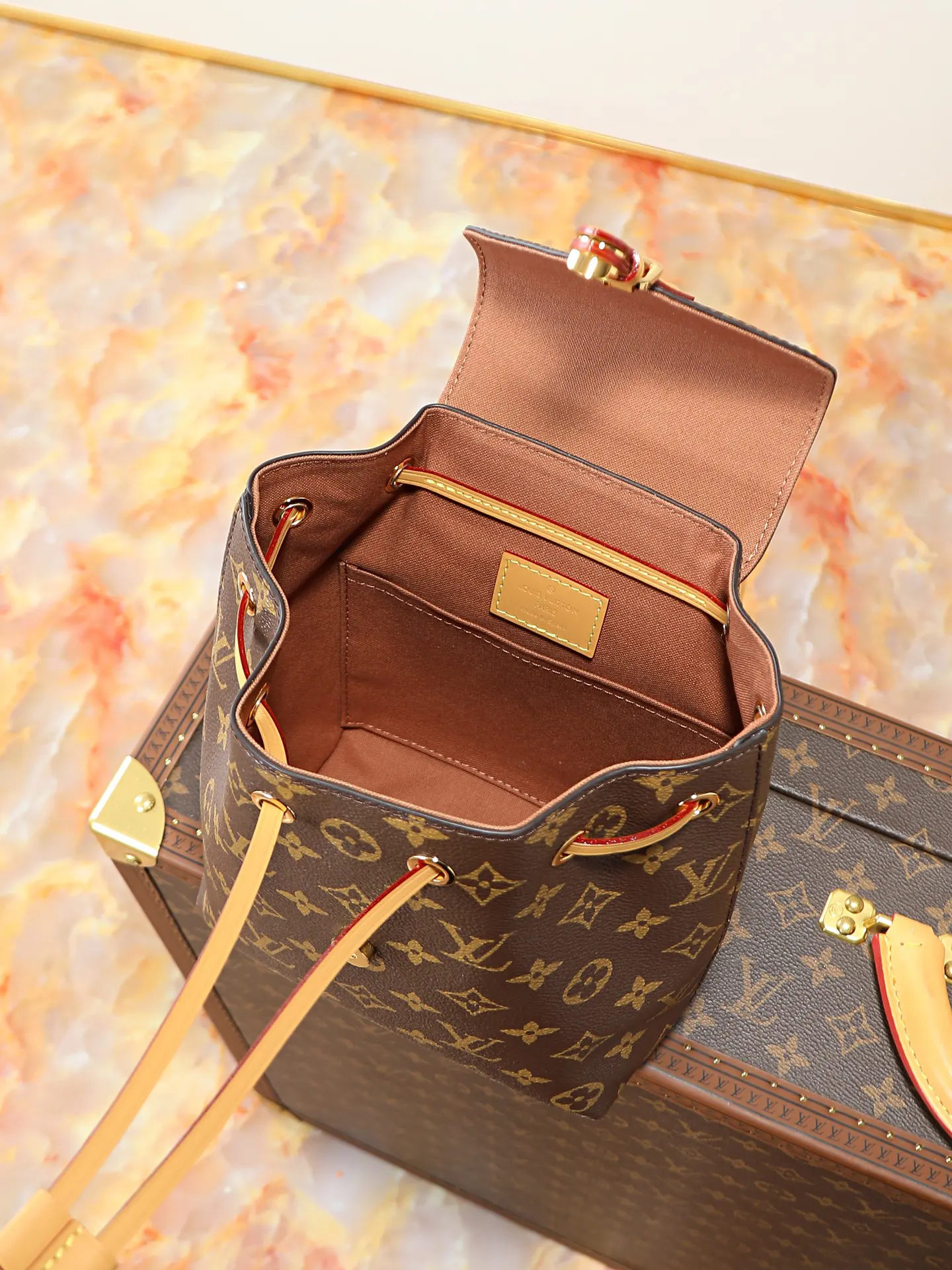 LV 老花 小牛皮 半钢五金 MONTSOUR 双肩包 实用双肩款