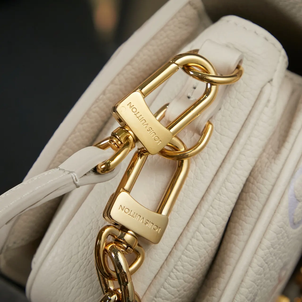 Louis Vuitton M25682 链条包