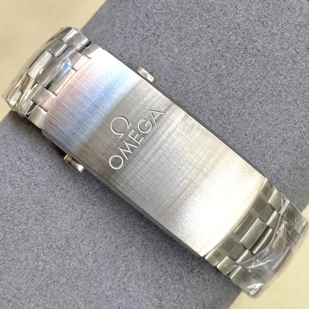 Omega 白色 OR Factoy将开启传奇的篇章 手錶 經典腕表款