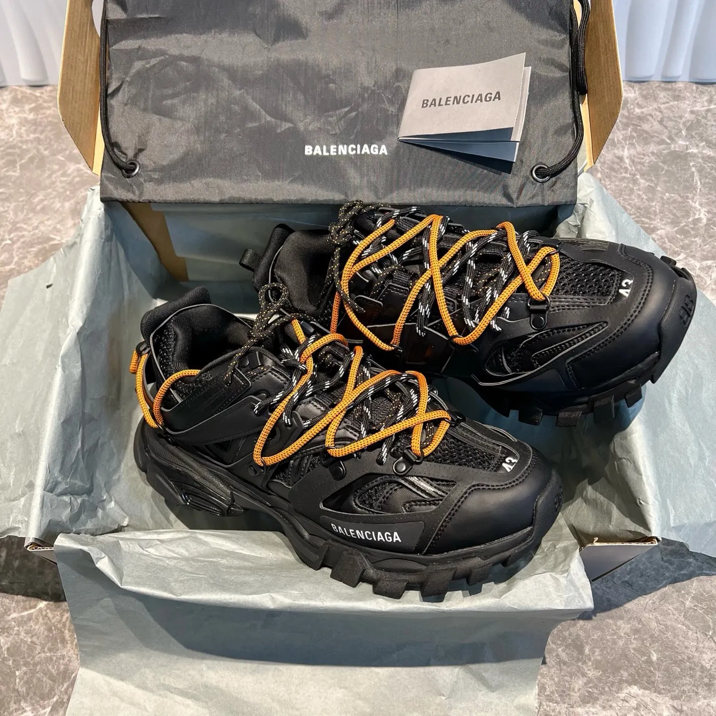 Balenciaga 單肩包 日常搭配