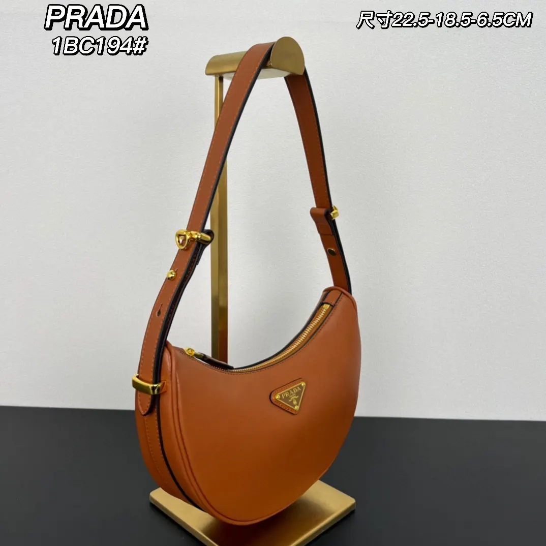 Prada 牛皮 羊皮 斜挎包