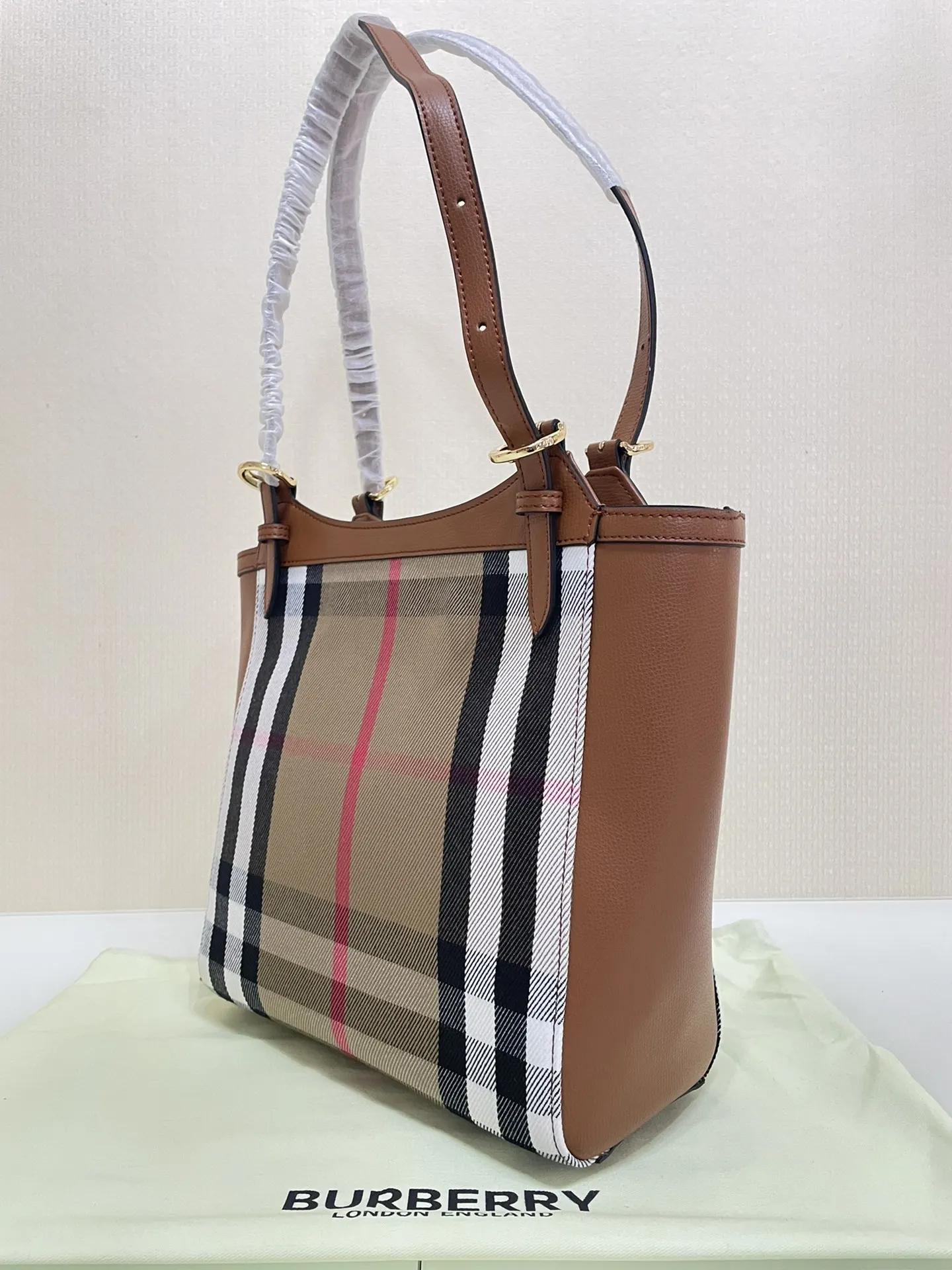 Burberry 皮革 巴宝莉精致的粒面皮革托特包 搭 House 大容量托特款