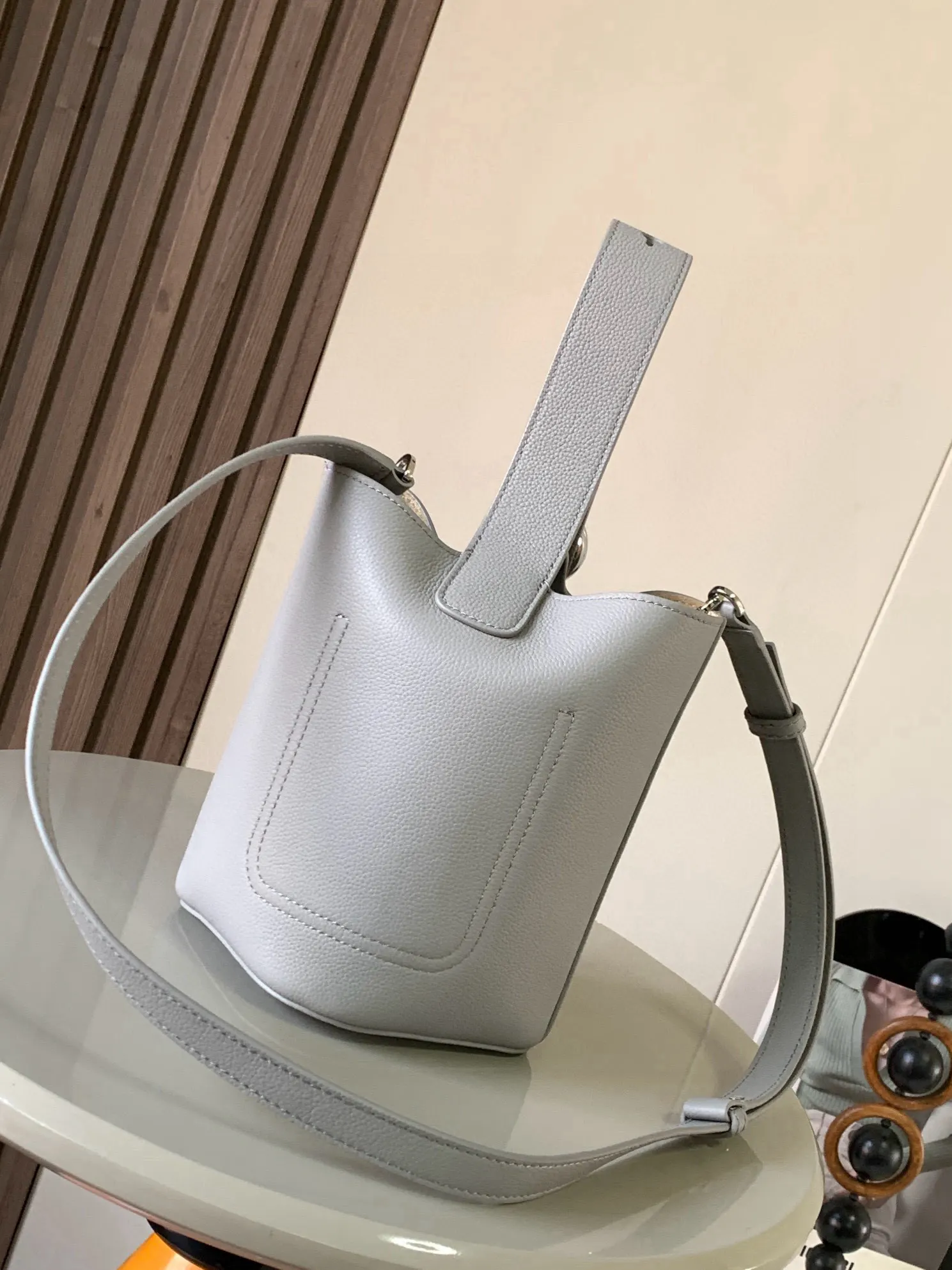 牛皮 迷你柔软粒面牛皮革 bble Bucket 水桶手袋 水桶包 休闲水桶款