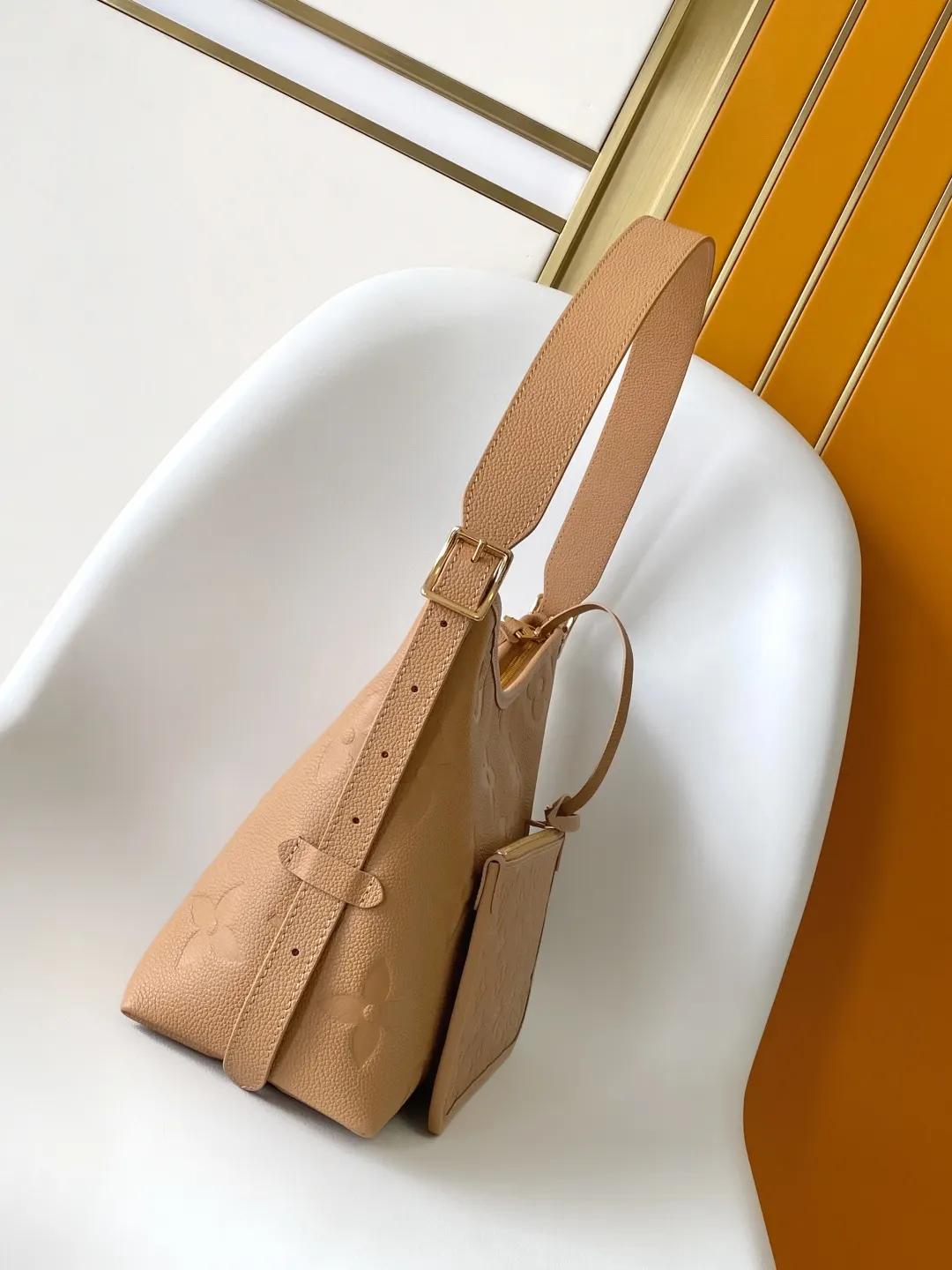 CarryAll 白色 米白 Mo手拿包 精致手拿款