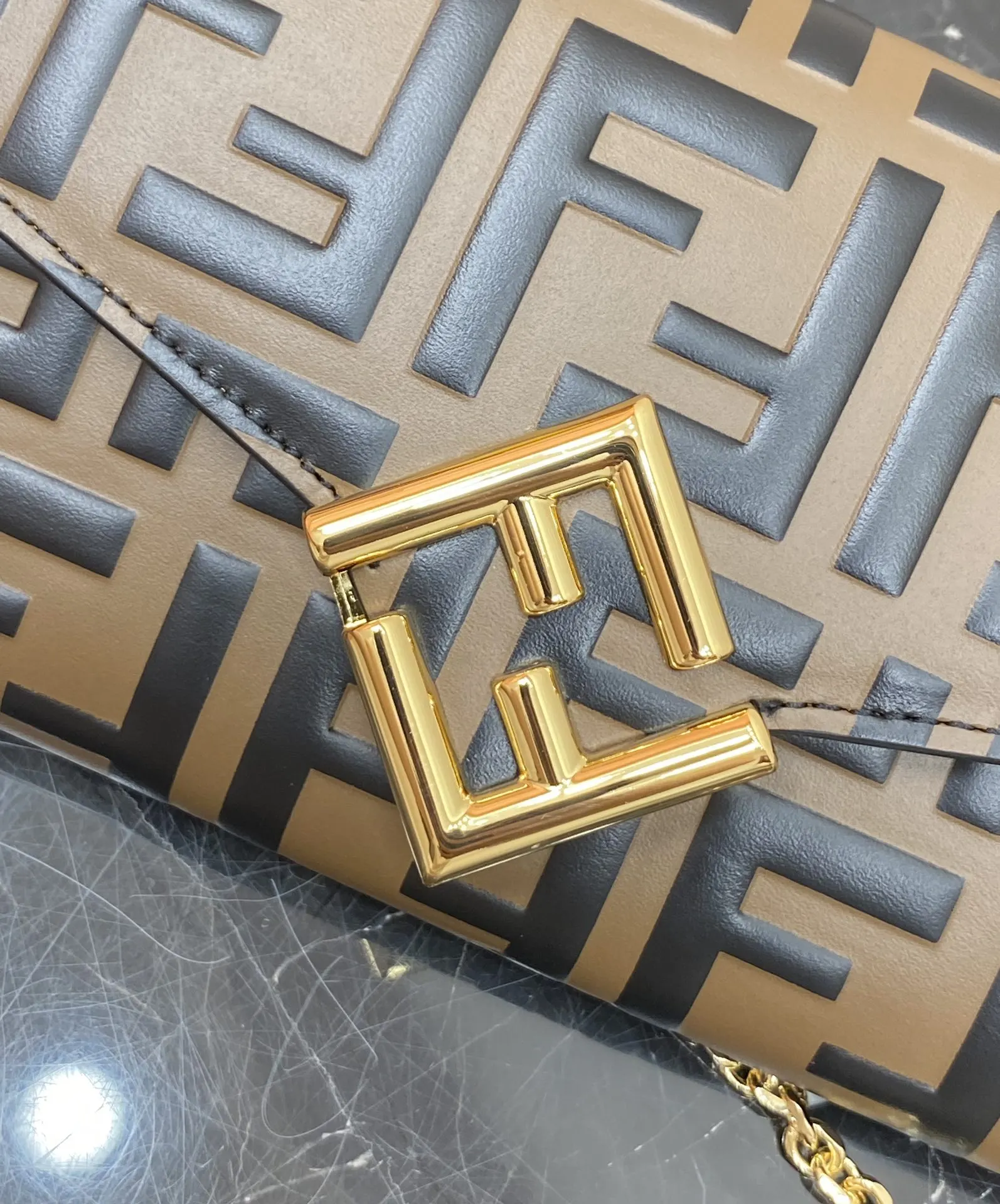 Fendi 卡其色 牛皮 链条包 精选款