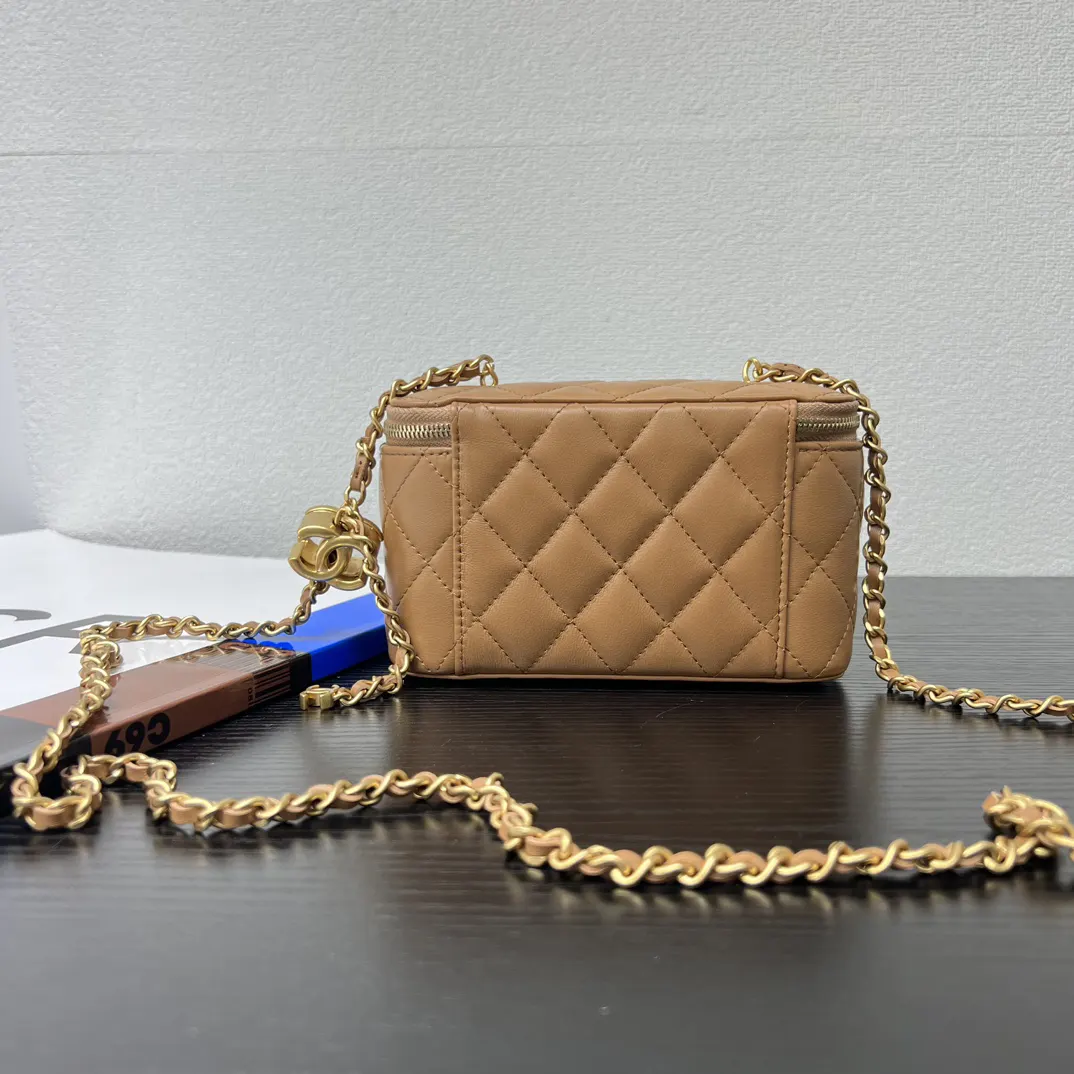 CHANEL 棕色小羊皮菱格链条包 金链翻盖款