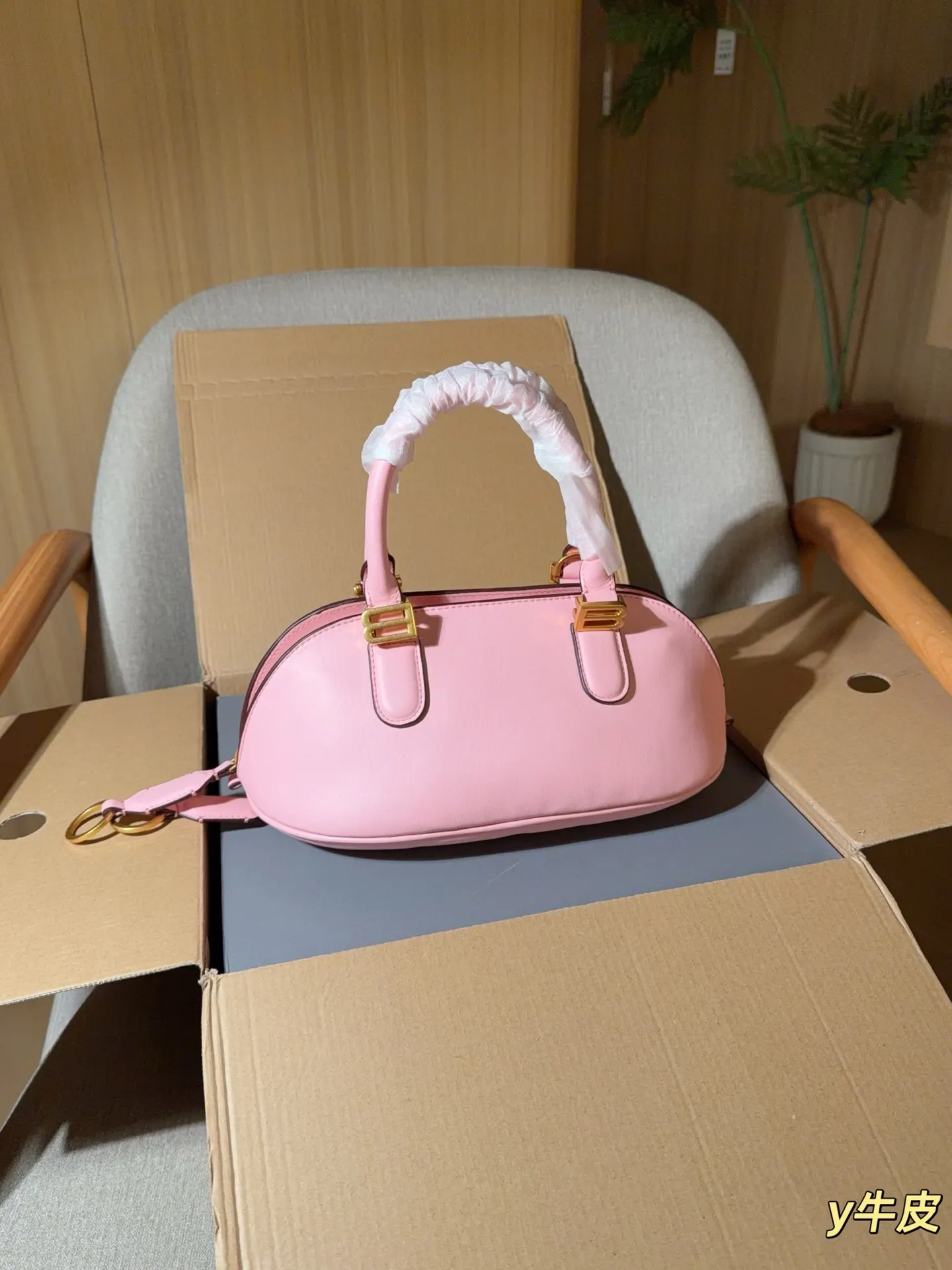 Balenciaga 牛皮 斜挎包 日常搭配