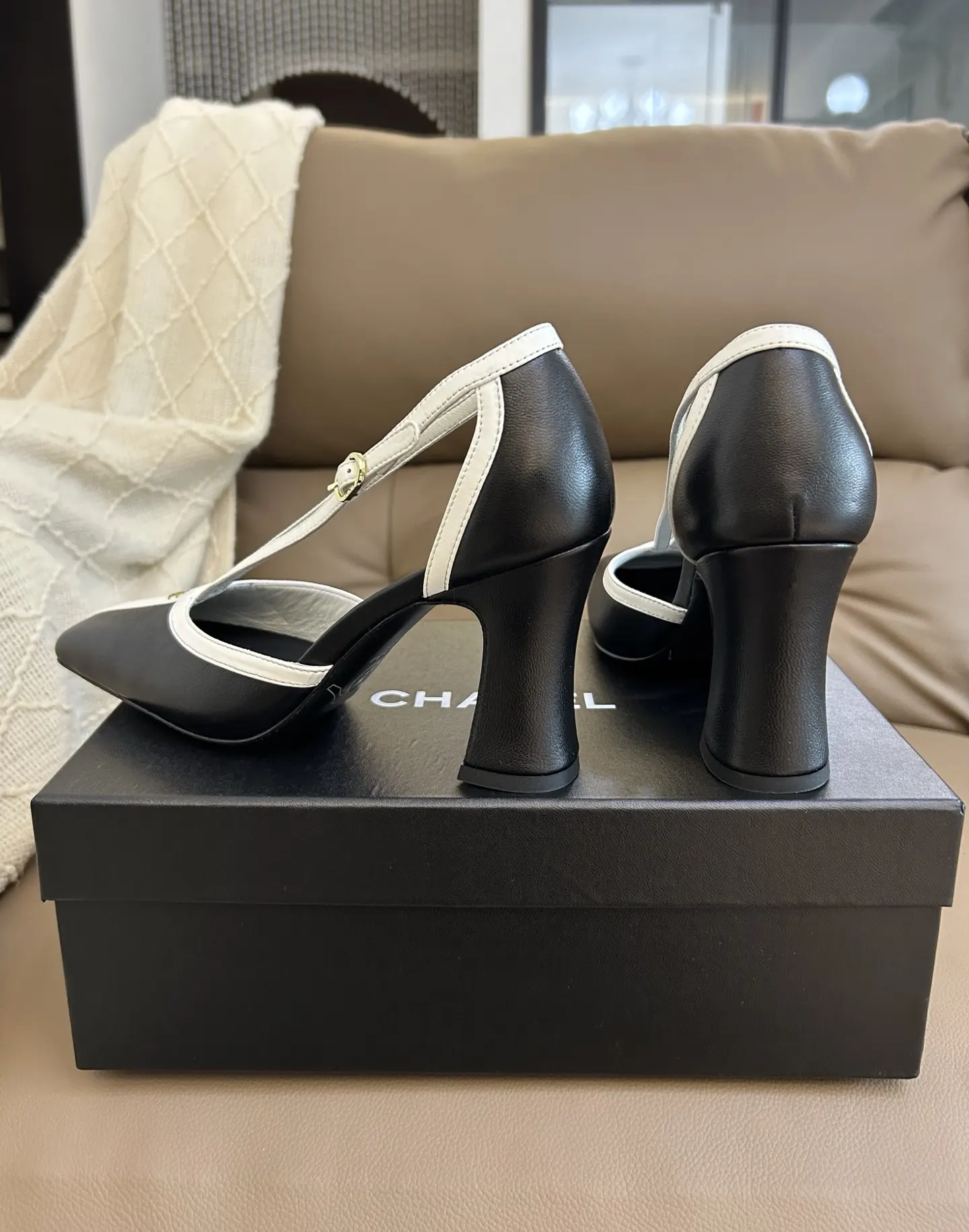 Style 18 Image 8 Style 18 Image 8