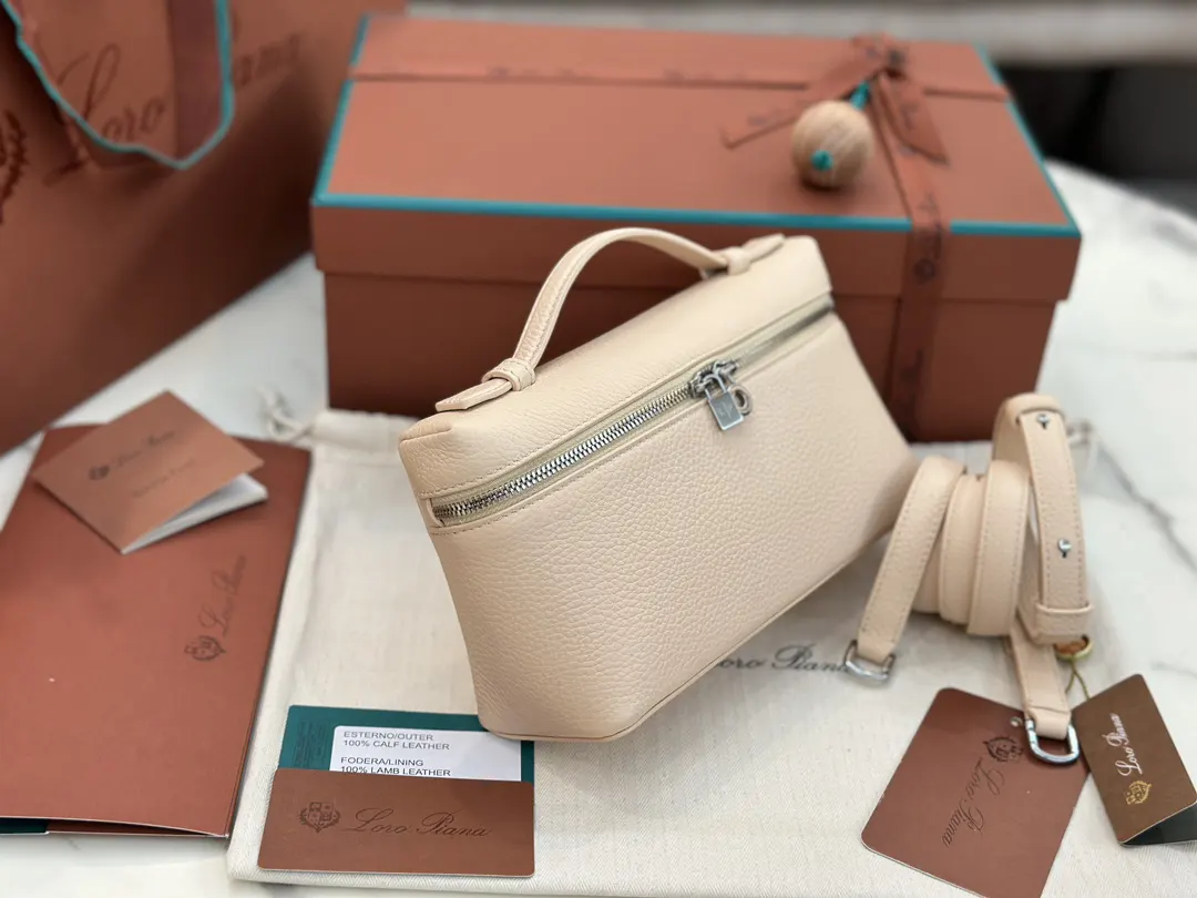 小牛皮 Loro Piana Extra Poket 手拿包 精致手拿款