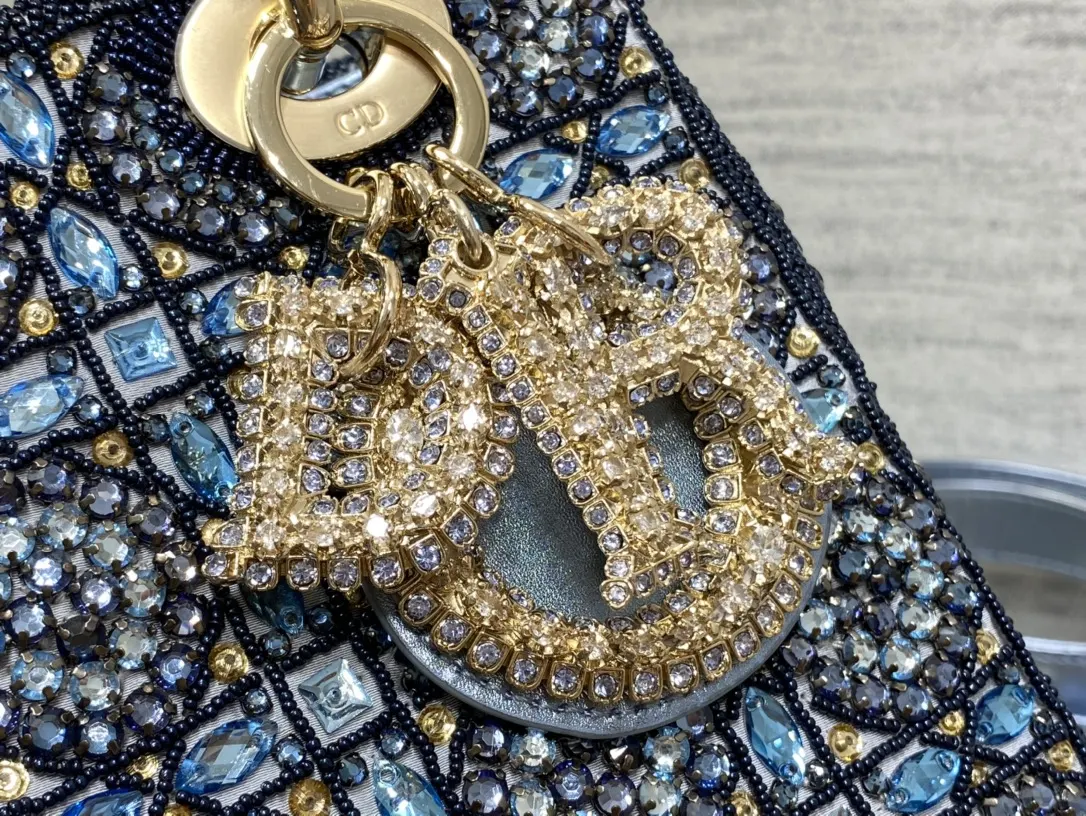 Dior 迷人优雅又气场十足 斜挎手拎也是女人味十足 经典 斜挎包 轻便斜挎款