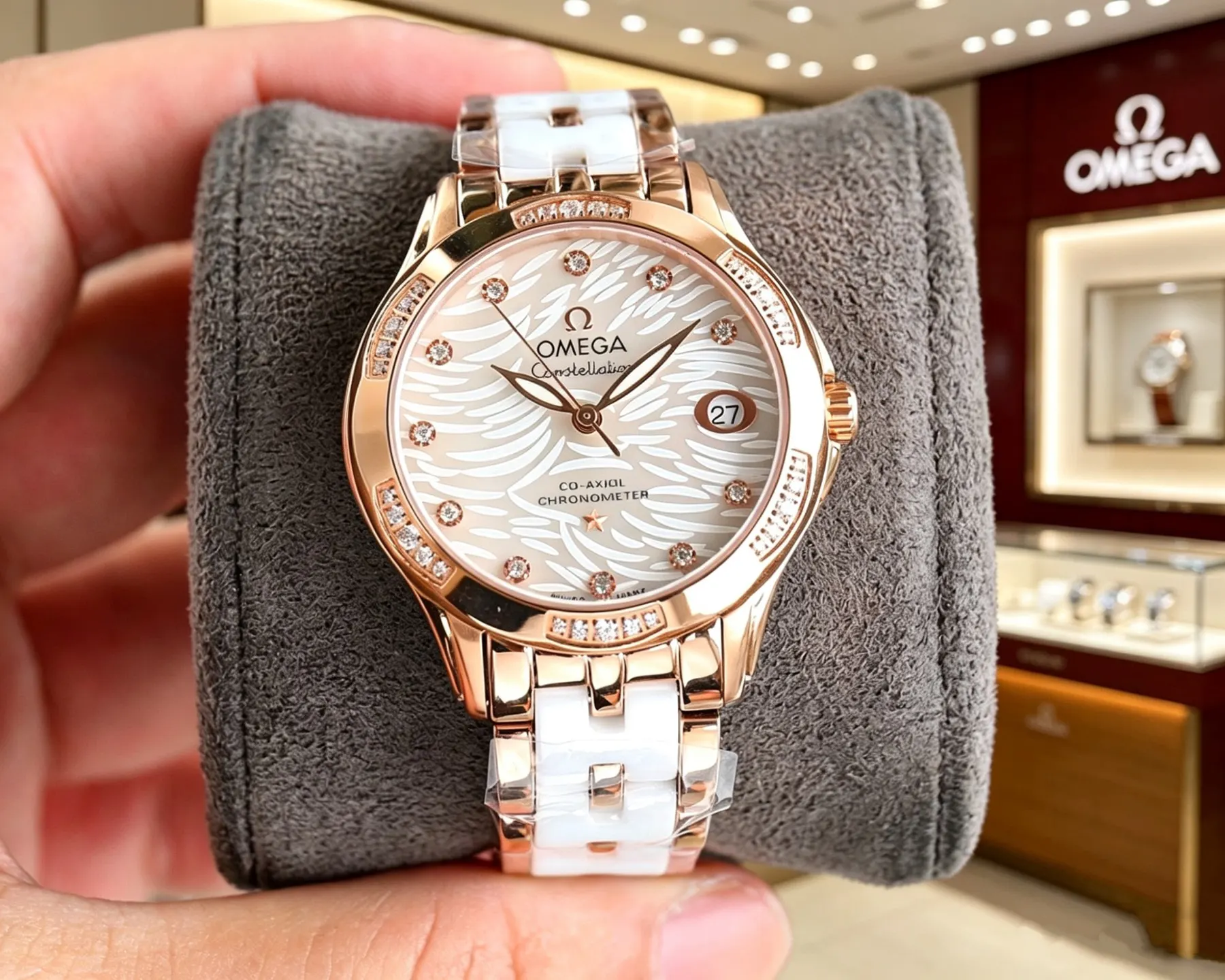 Omega 欧米茄 优雅气质女士腕表 表壳独具匠心的 手錶 經典腕表款