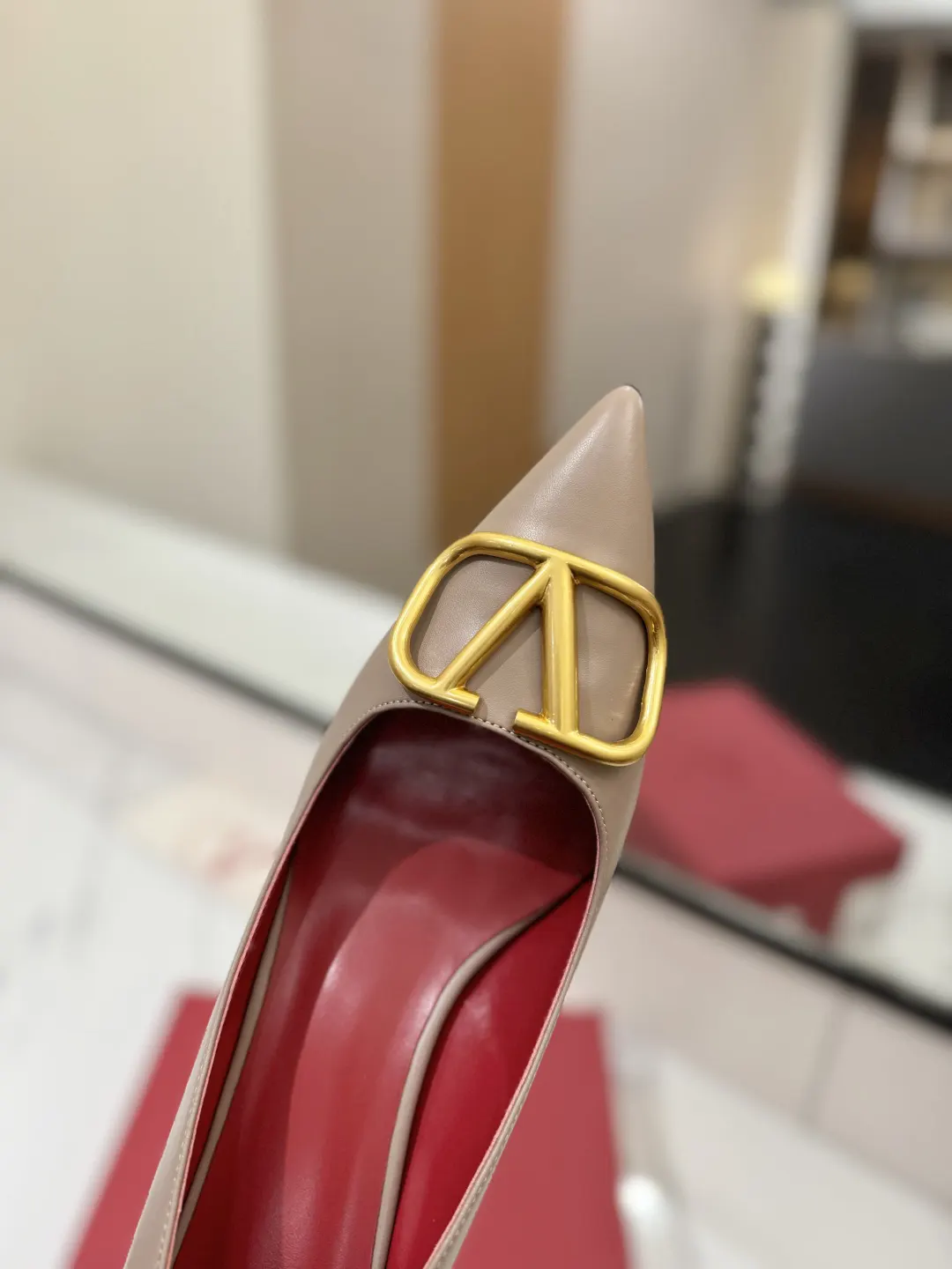 Valentino 金色 平底鞋 通勤约会款 款06