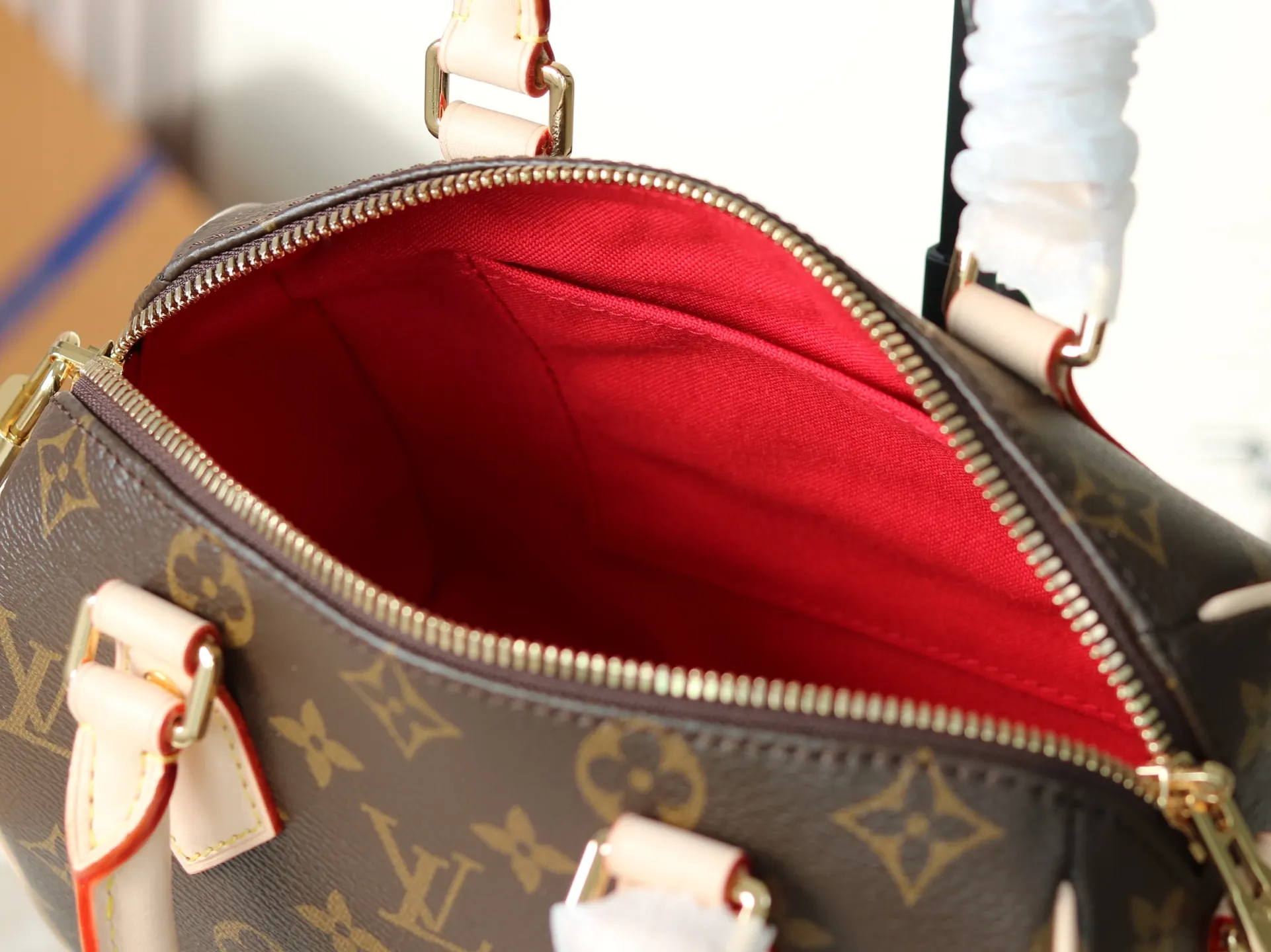 LV Speedy travel bag, large capacity travel model Image 9 LV Speedy travel bag, large capacity travel model Image 9