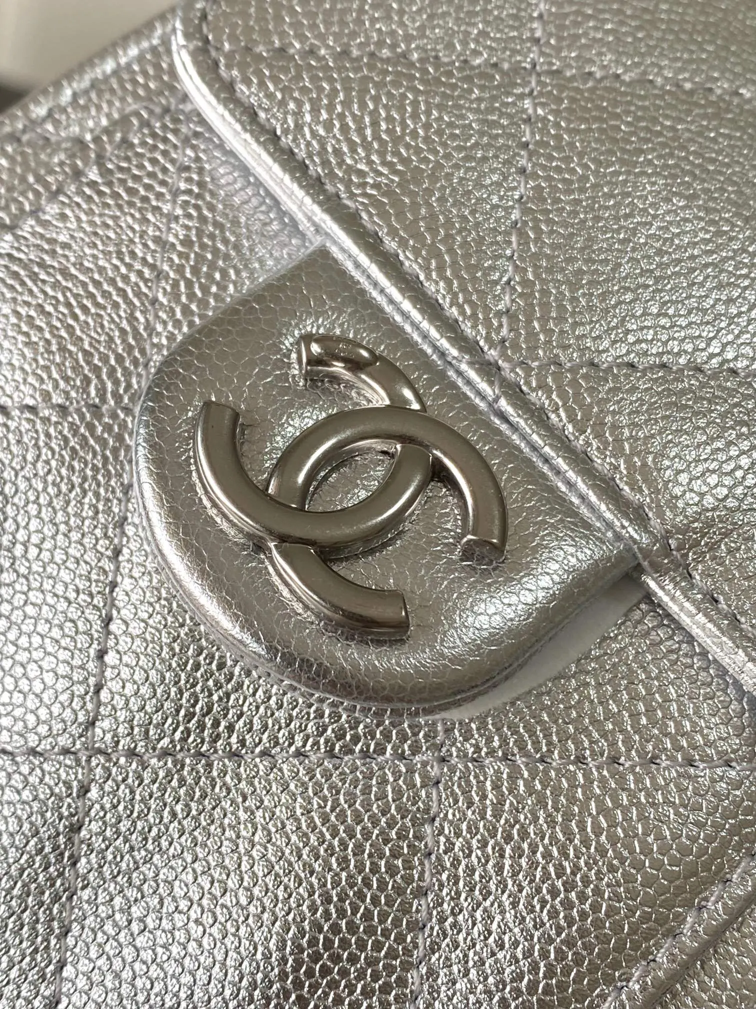 Chanel 銀色 皮革 腋下包