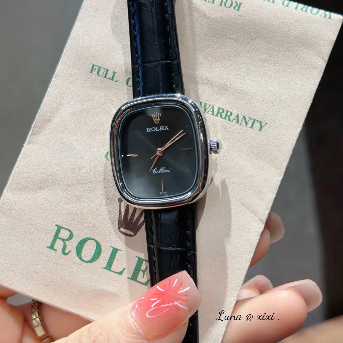 Rolex 小牛皮 小牛皮钢带搭 蝴蝶扣 不显浮华的风格广受女神喜爱 逐 手表 经典腕表款