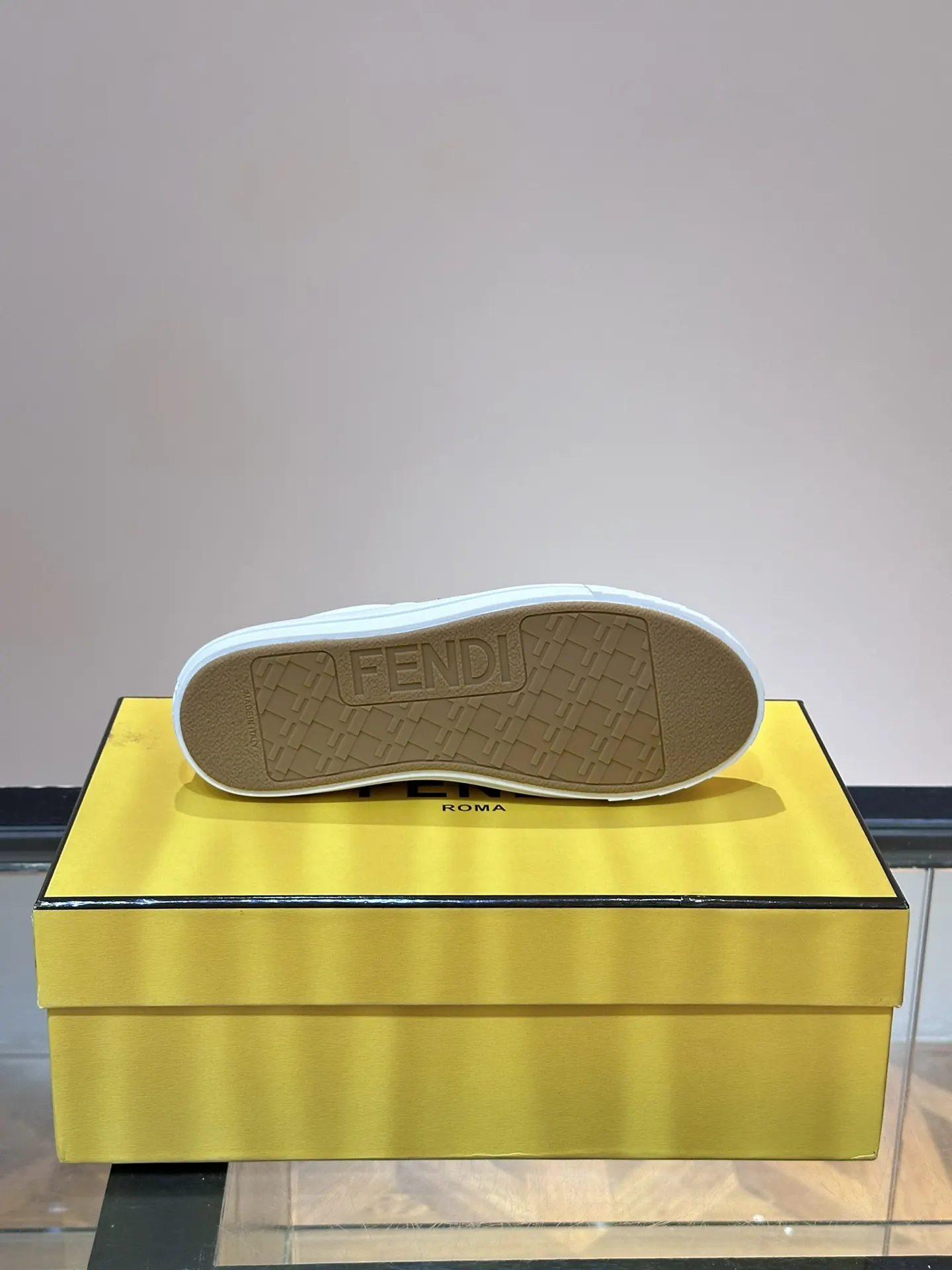 Fendi 運動鞋 休閒百搭款(數字9) Fendi 運動鞋 休閒百搭款(數字9)
