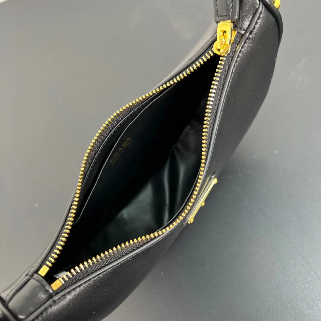 Prada 牛皮 羊皮 斜挎包