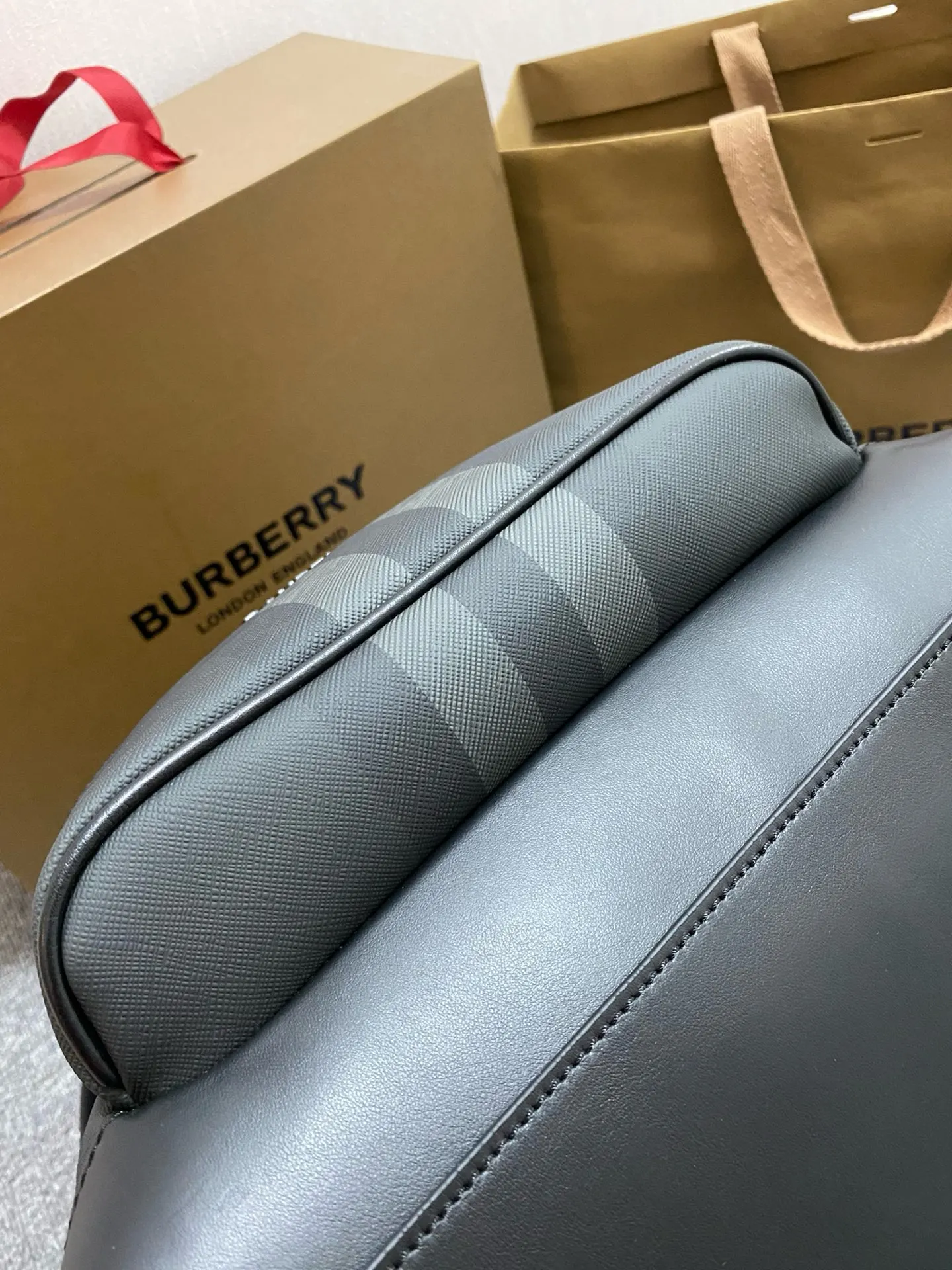 Burberry 帆布 双肩包 实用双肩款